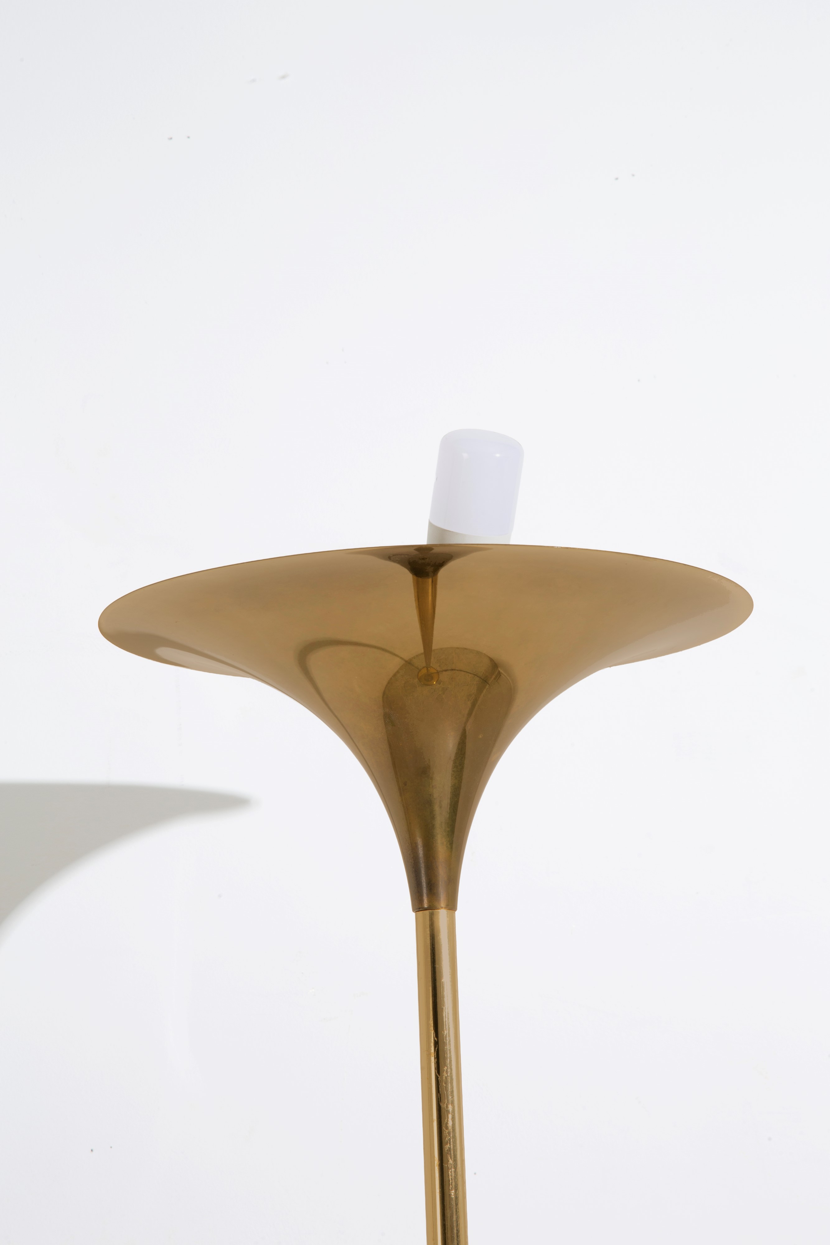 Lampada da terra in ottone, XX secolo, illuminazione