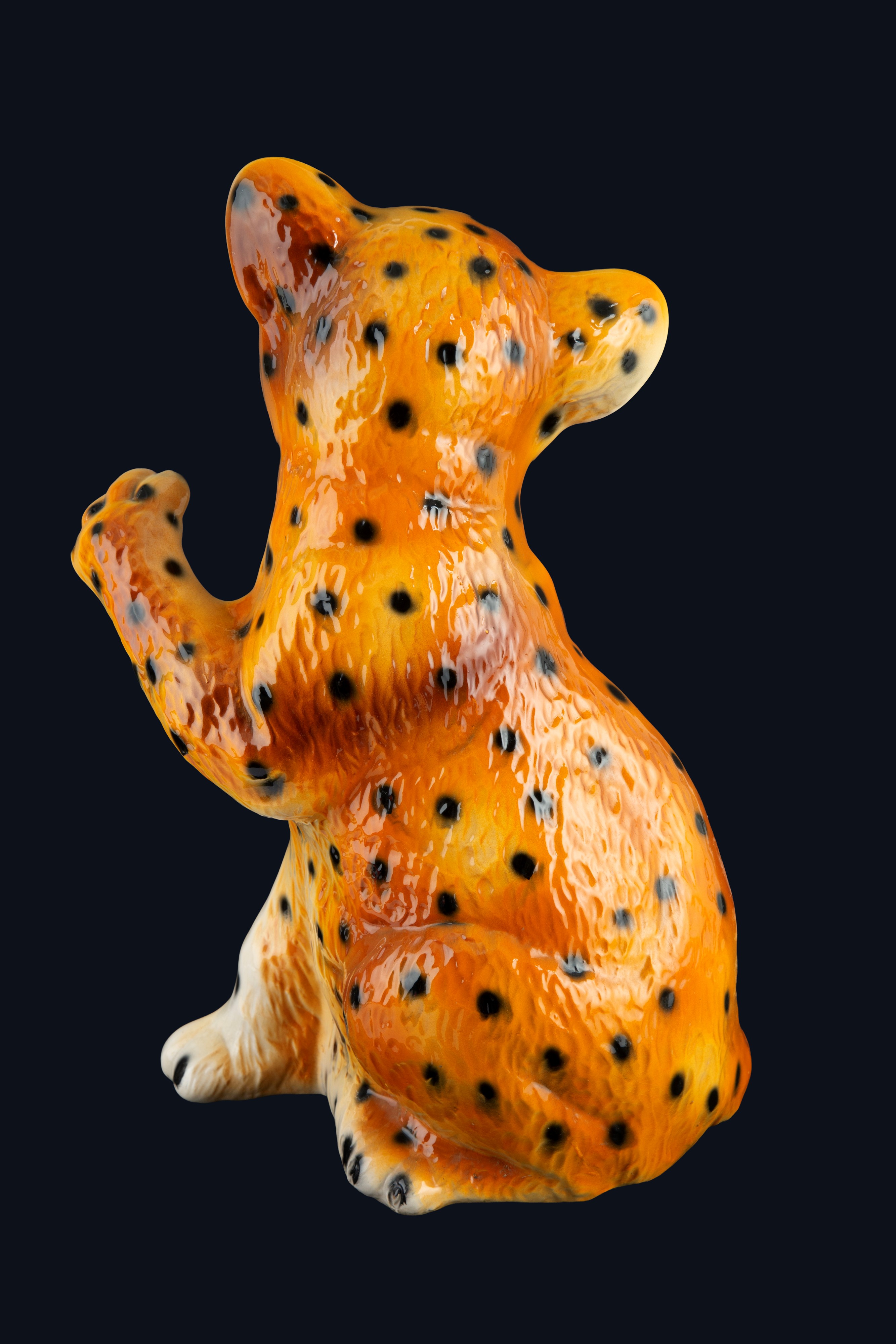 Scultura raffigurante Ghepardo, ceramica