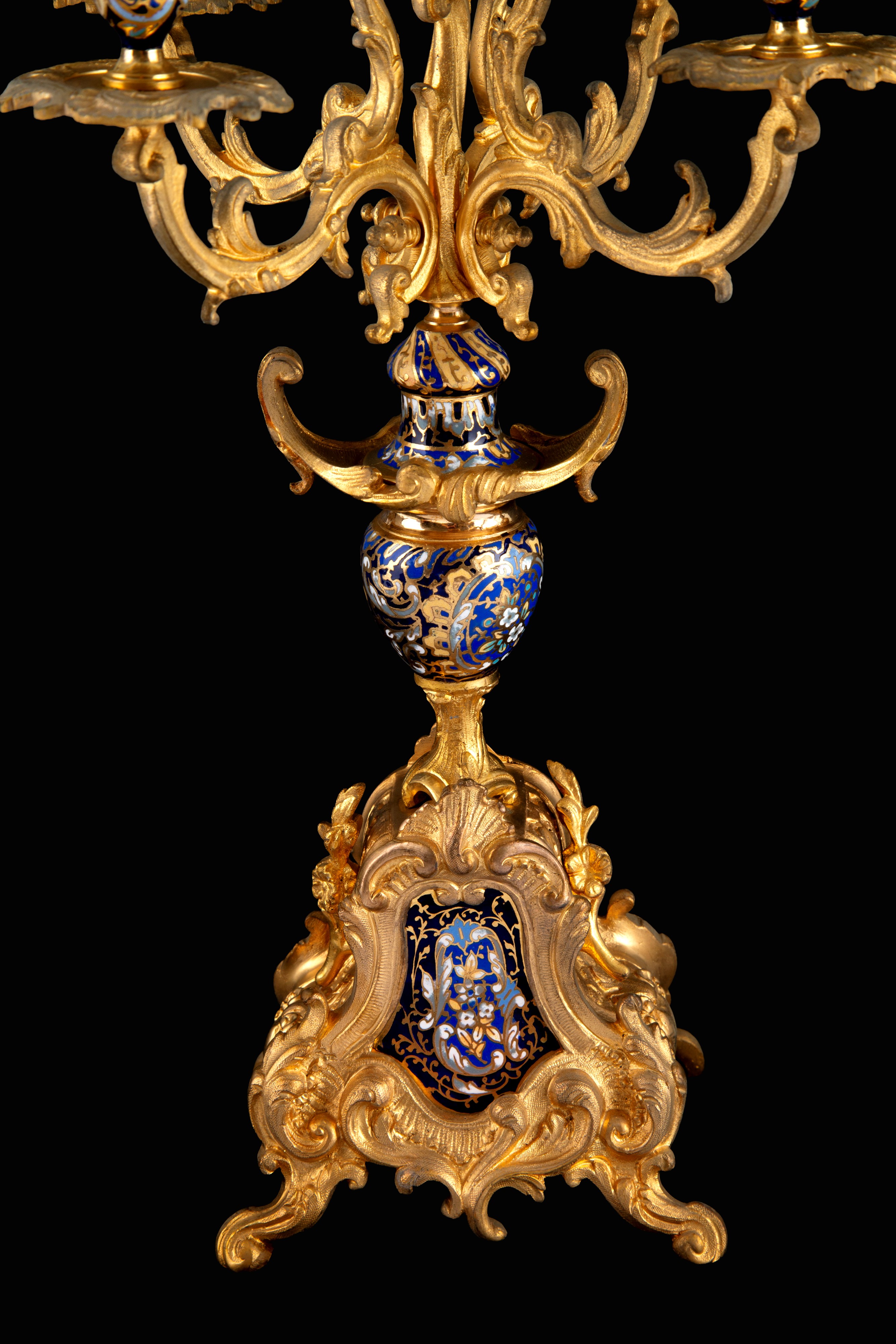 Trittico decorativo, orologio e due candelabri in bronzo dorato e smalti, seconda metà XIX secolo