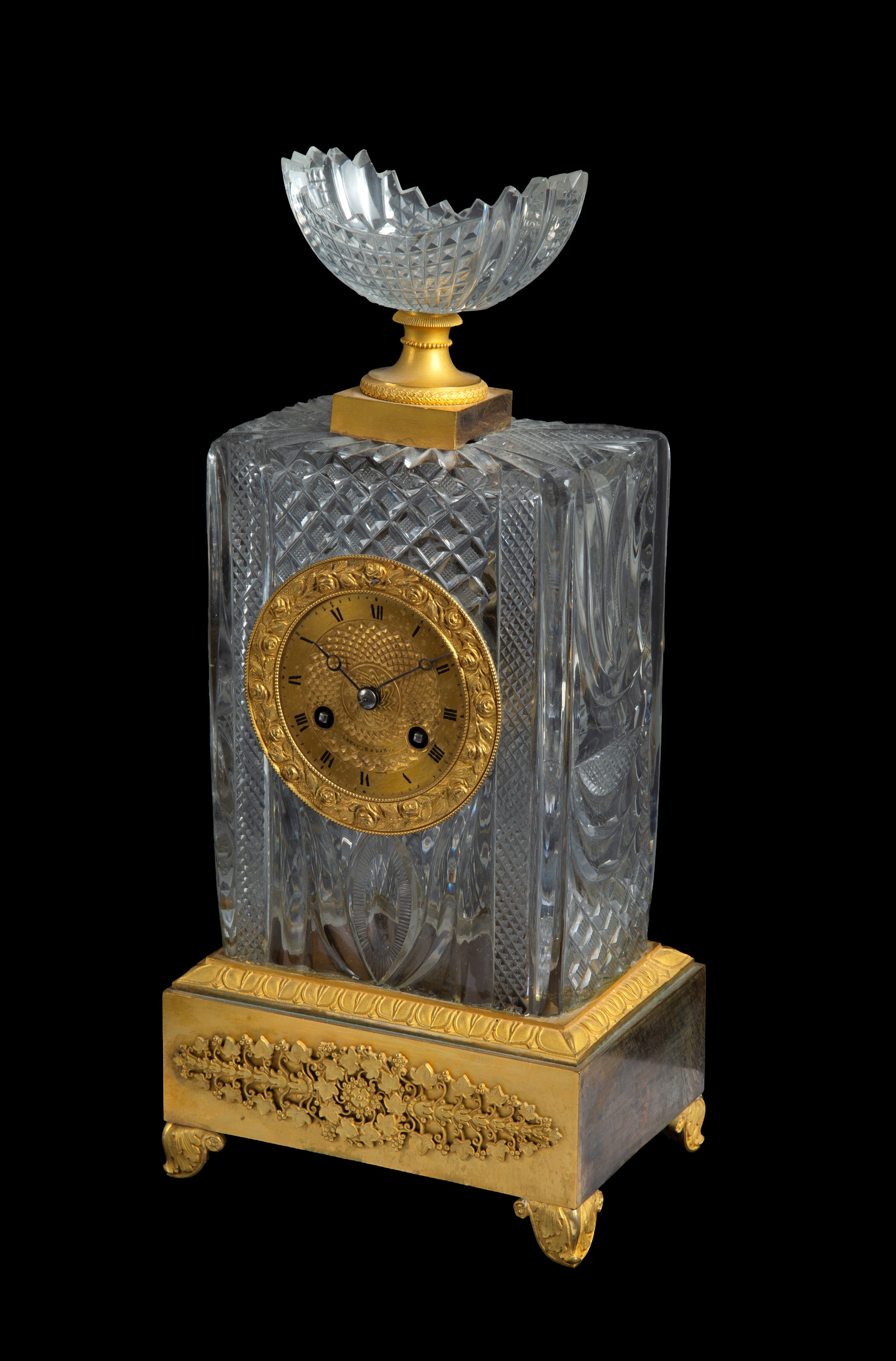 Orologio in cristallo molato e bronzo dorato, quadrante con numeri romani