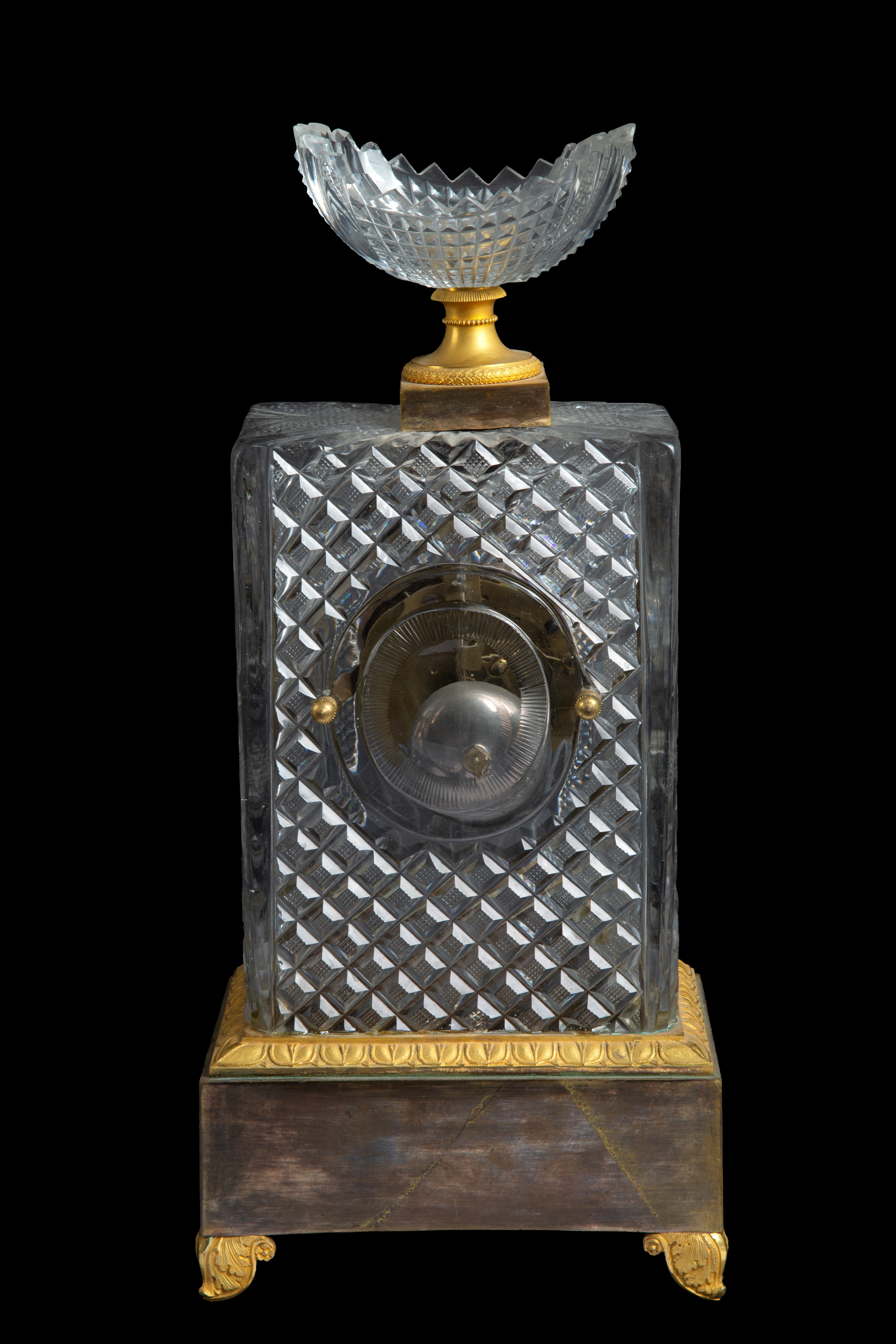 Orologio in cristallo molato e bronzo dorato, quadrante con numeri romani