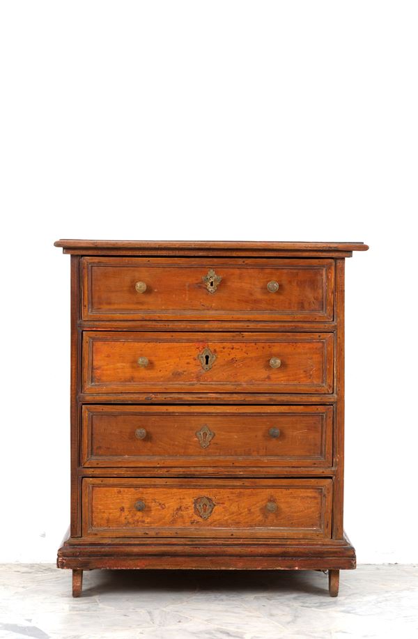 Small chest of drawers with four drawers