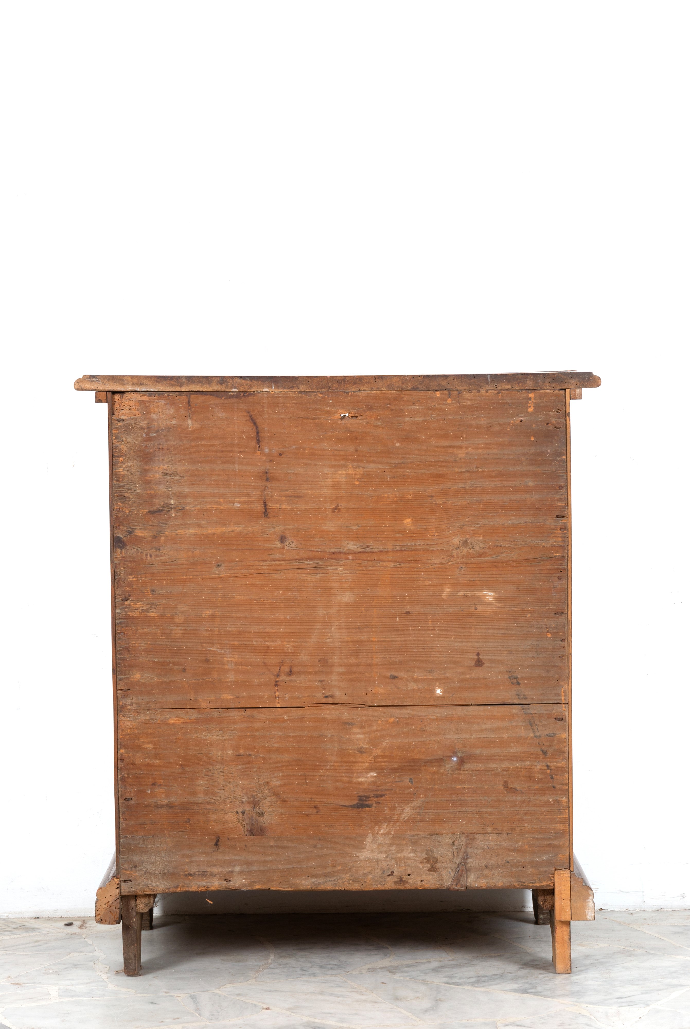 Comò in legno di noce, Piccolo comò a quattro cassetti (XVII secolo)