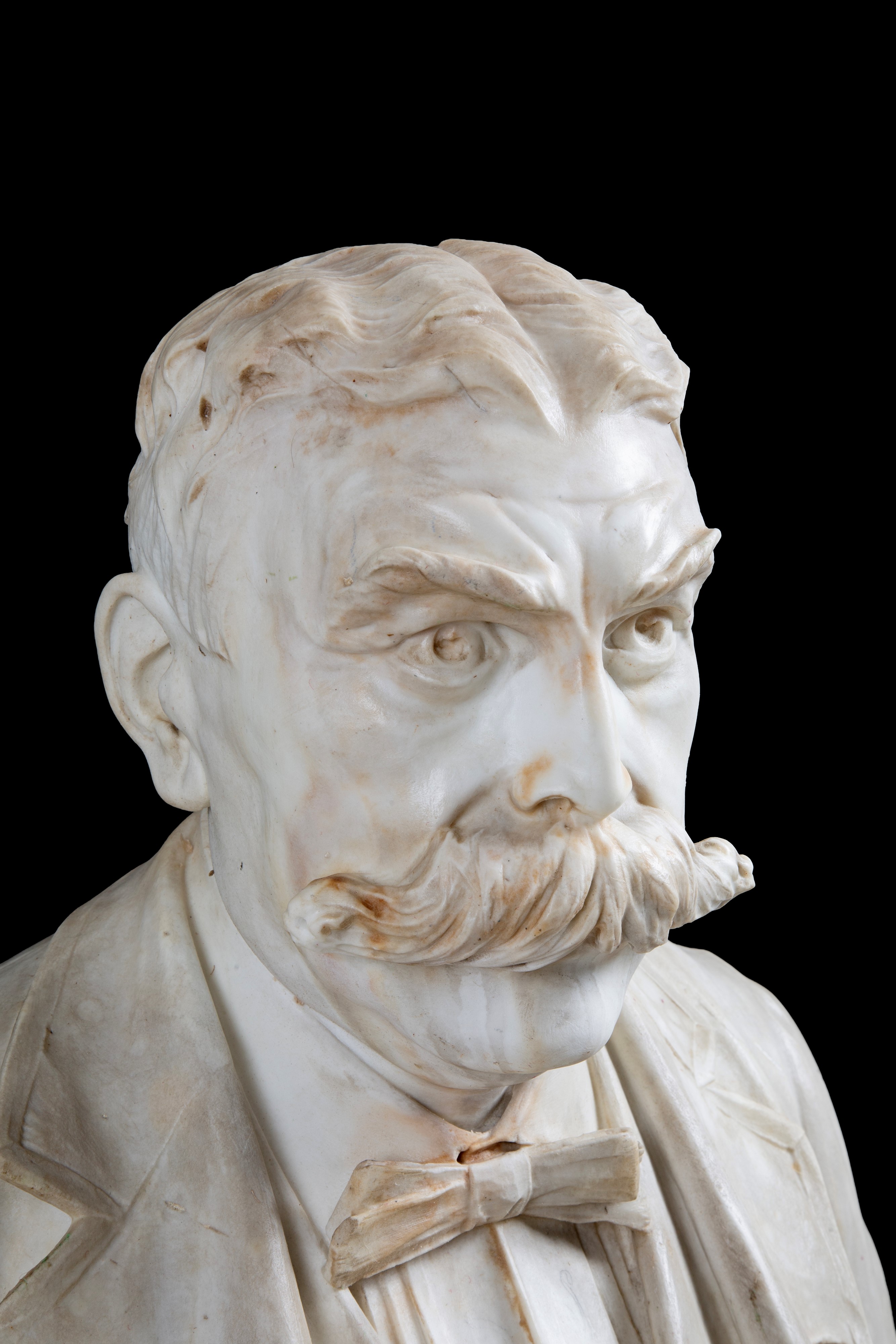 Scultura, Nobiluomo, in marmo bianco di Carrara (fine  XIX - inizi XX secolo)