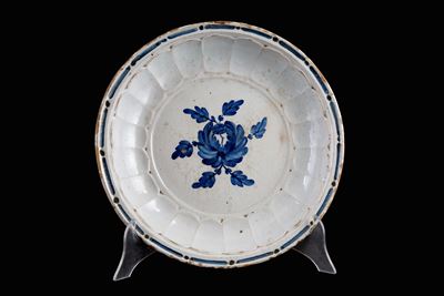 Piatto, maiolica dipinta, XVII secolo