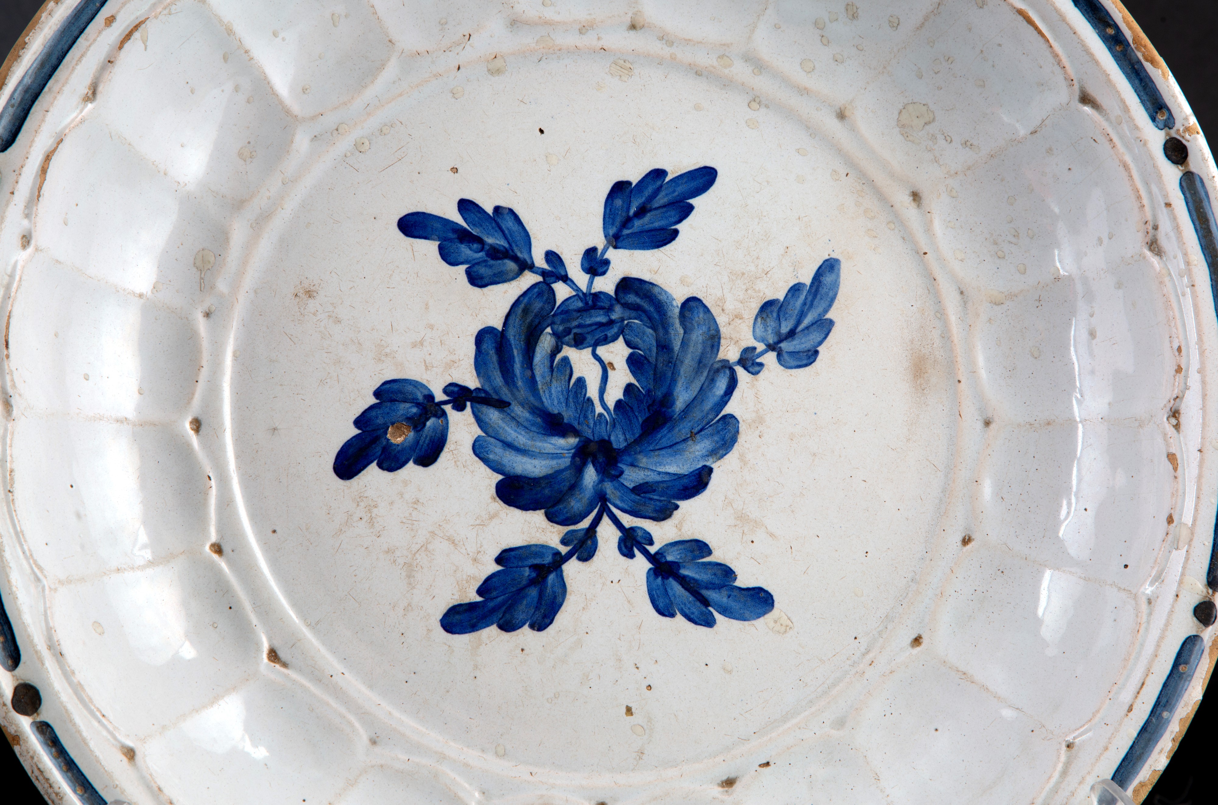Piatto, maiolica dipinta, XVII secolo