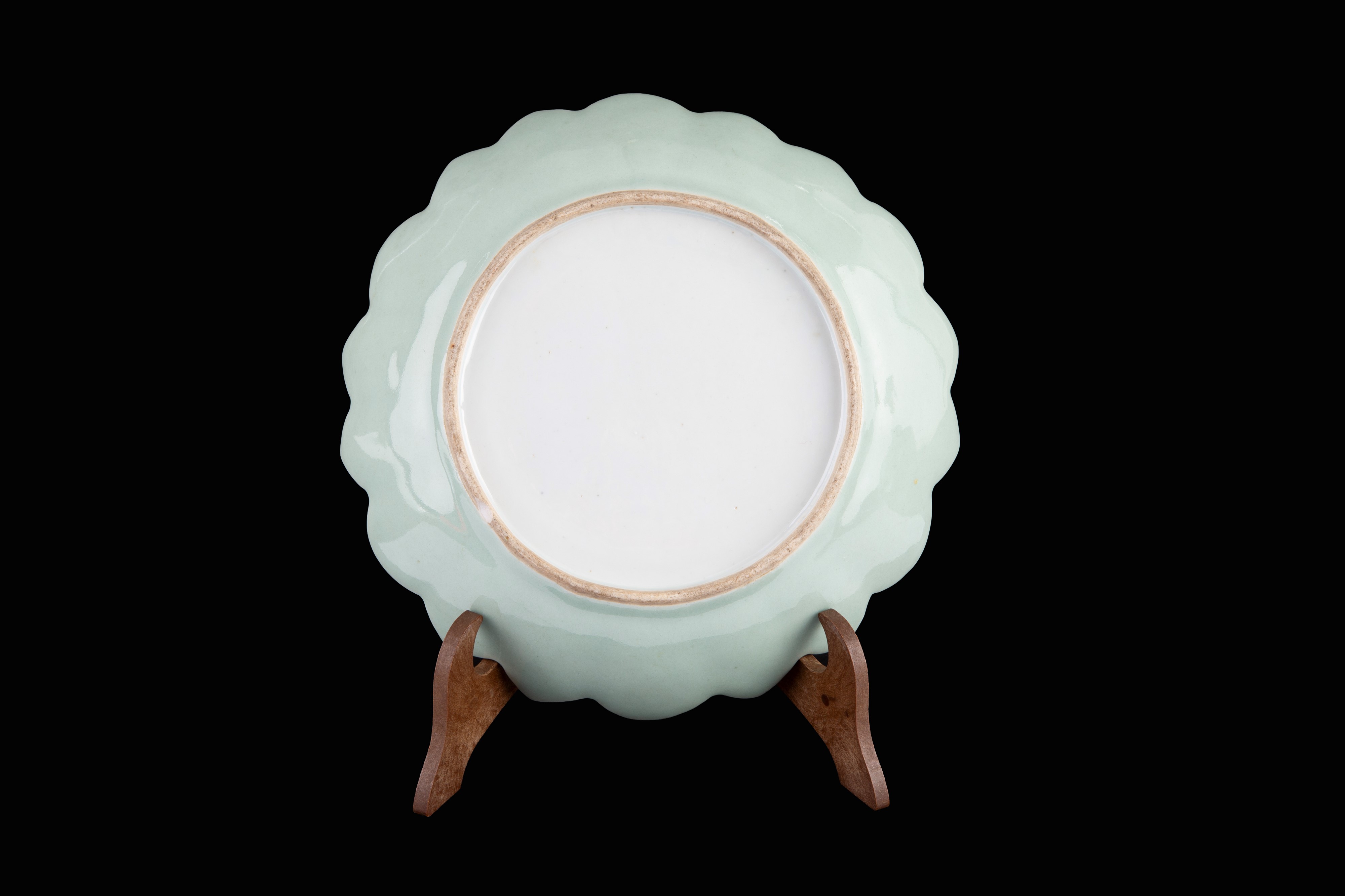 Cina, Ciotola in porcellana celadon “Famiglia Rosa”, bordo a petali (XIX secolo), diam. ca. 23 cm