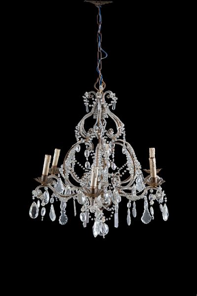 Lampadario, sei luci, ottone e lamierino dorato con perline in vetro molato, XIX secolo