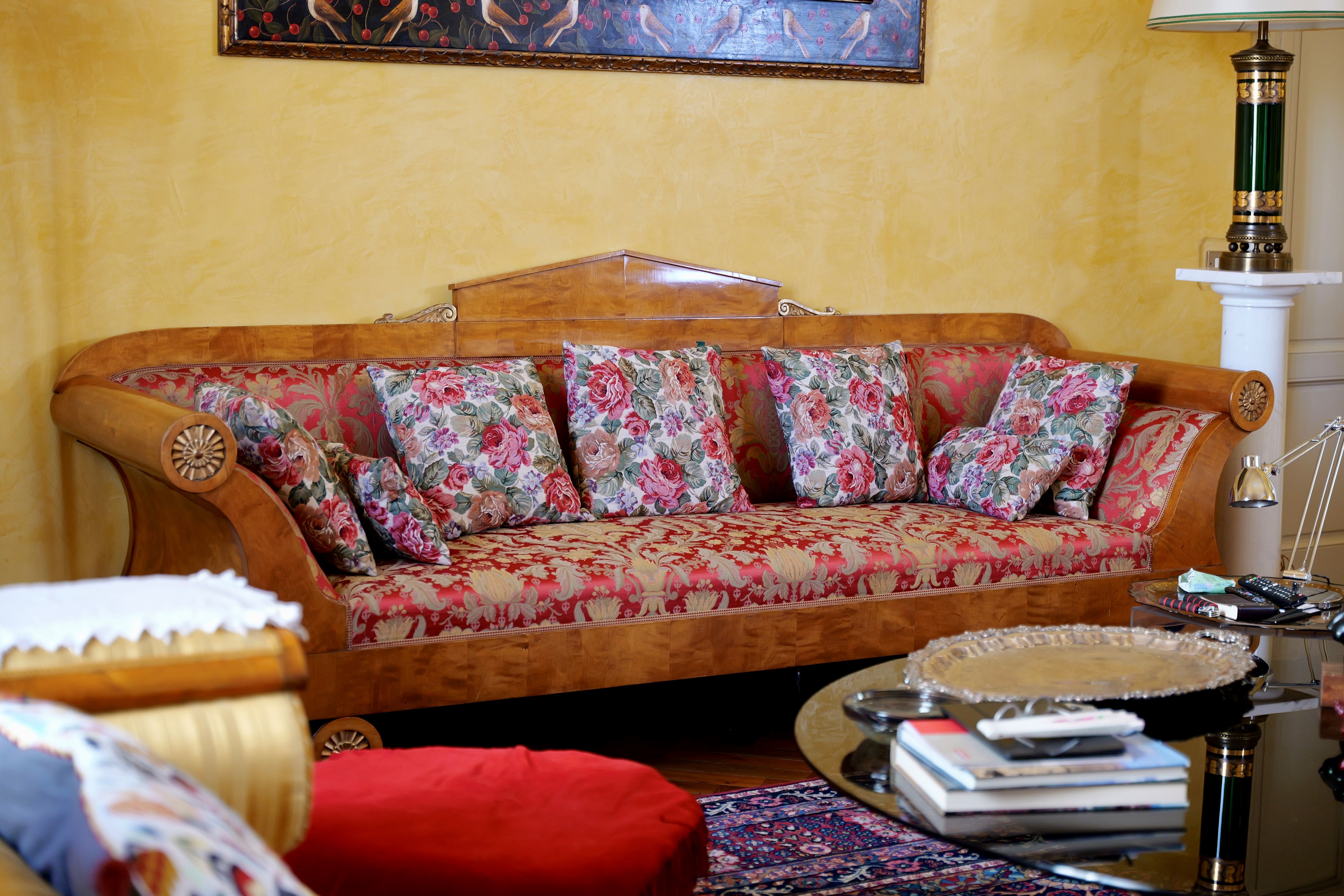 Divano in legno chiaro, modello Biedermeier (Europa dell’Est), circa dimensioni 80x275x75 cm
