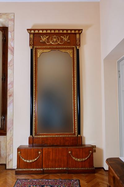 Specchiera grande, legno lastronato ebanizzato e dorato, stile Impero