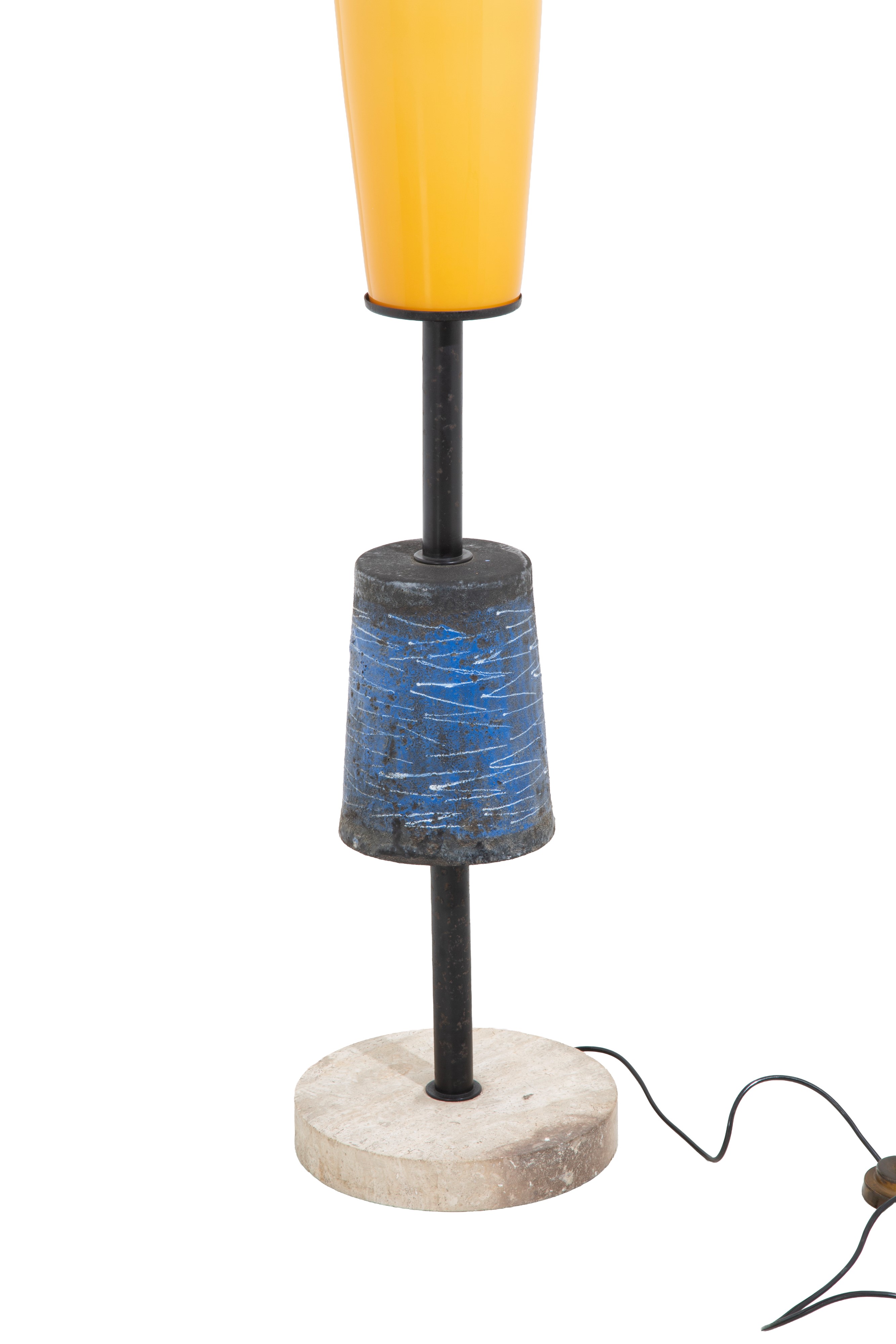 Marzio Cecchi - Lampada da terra in ferro, decori smaltati, vetro giallo e base in marmo