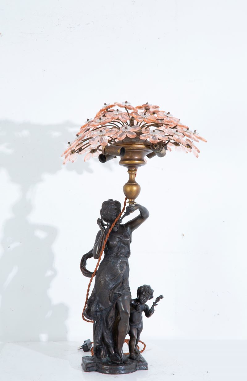 Marzio Cecchi, Lampada da tavolo in bronzo a guisa di donna con bambino