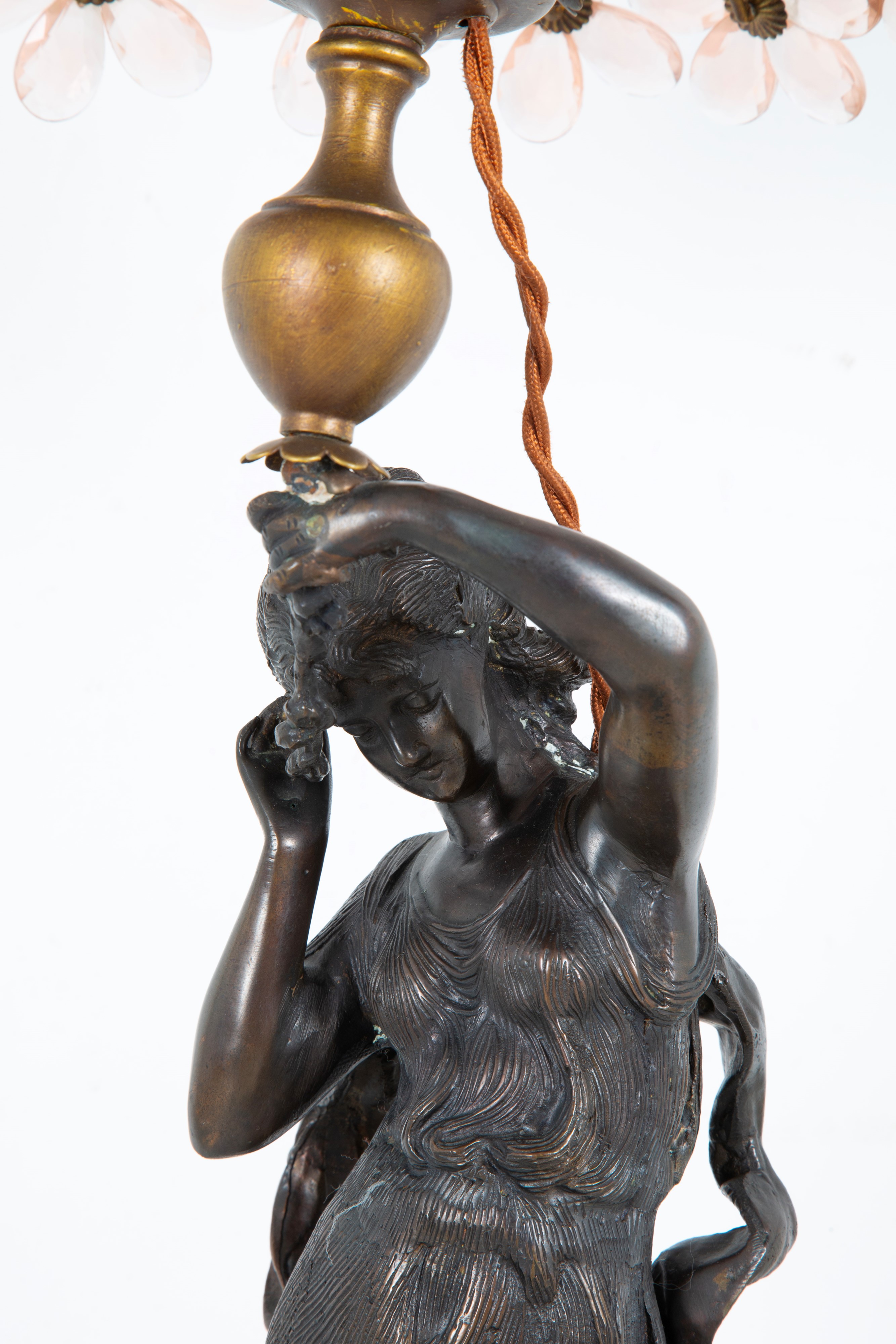 Marzio Cecchi, Lampada da tavolo in bronzo a guisa di donna con bambino