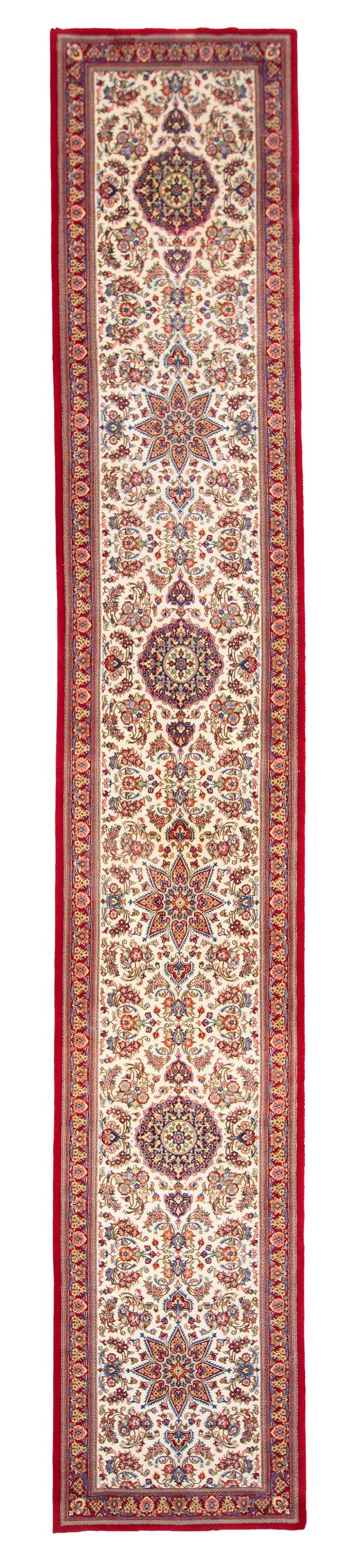 Qum runner. Signed by master Hassan Bighlari. Persia.