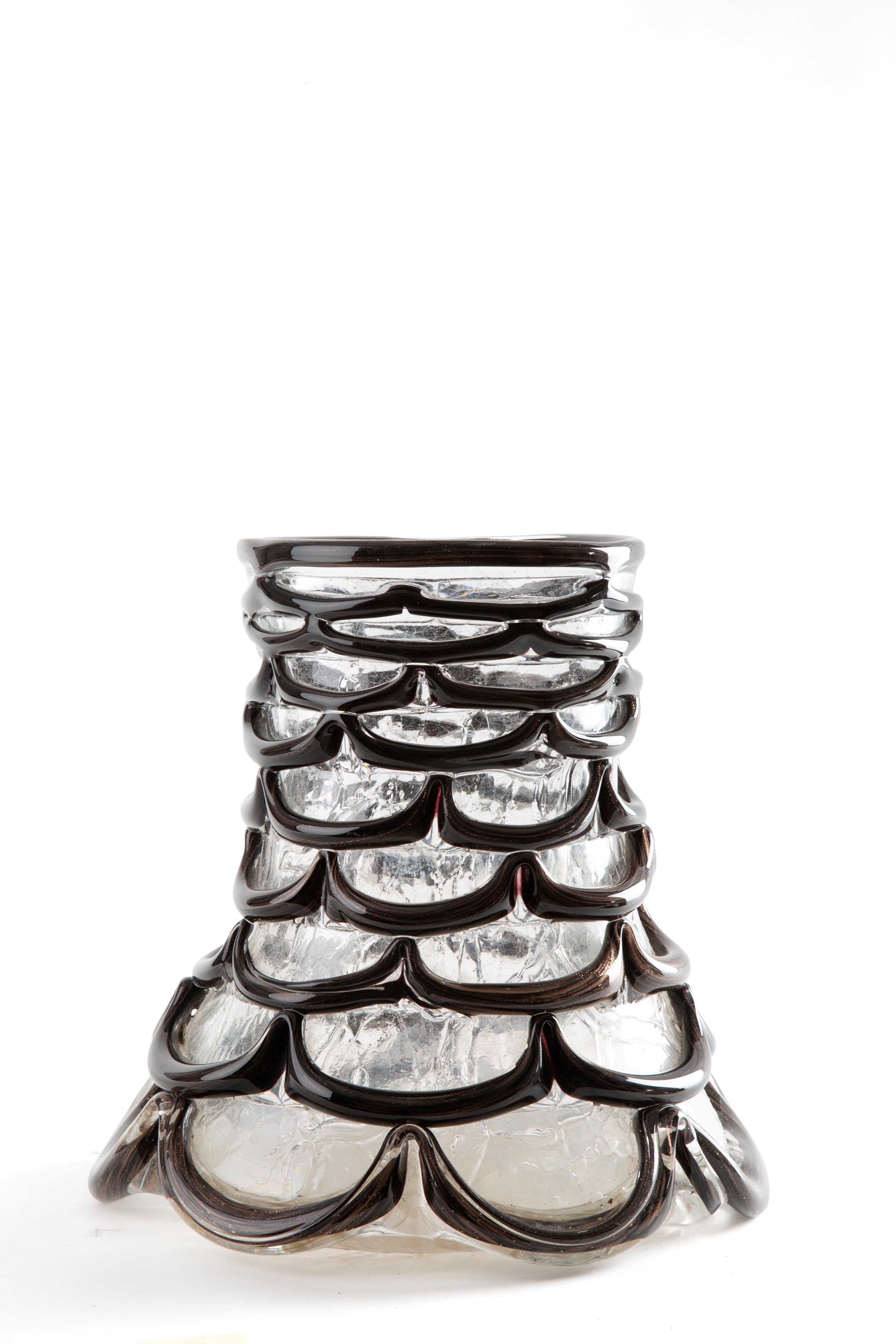 Vaso in vetro, decoro a rete nero (anni '70–'80 circa)