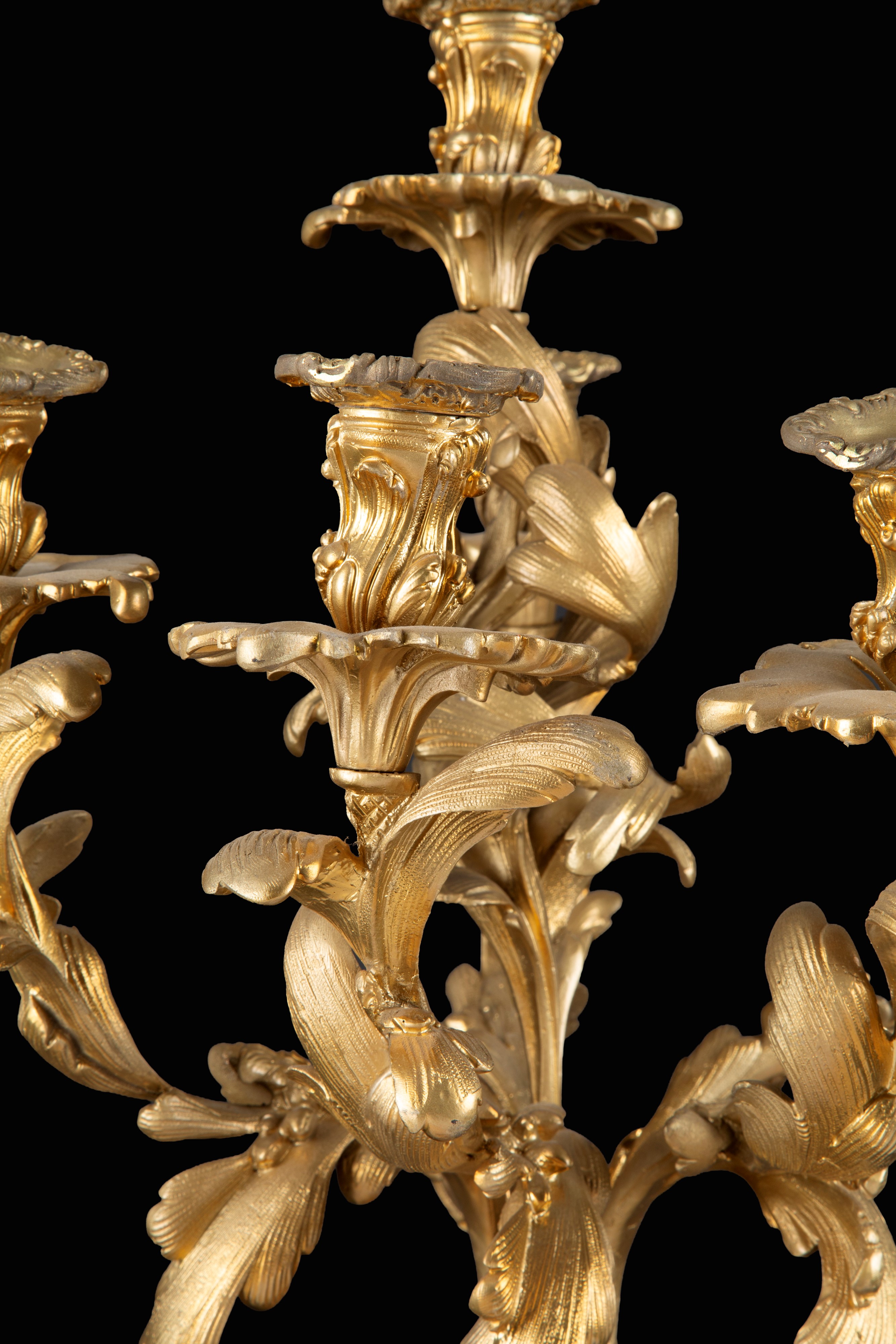 Candelabro a sei fiamme, bronzo dorato e brunito con base in marmo, fine XIX secolo