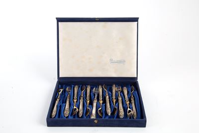 Set di dodici forchette da dolce, argento 800 e vermeil (XX secolo)