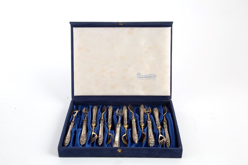 Set di dodici forchette da dolce, argento 800 e vermeil (XX secolo)