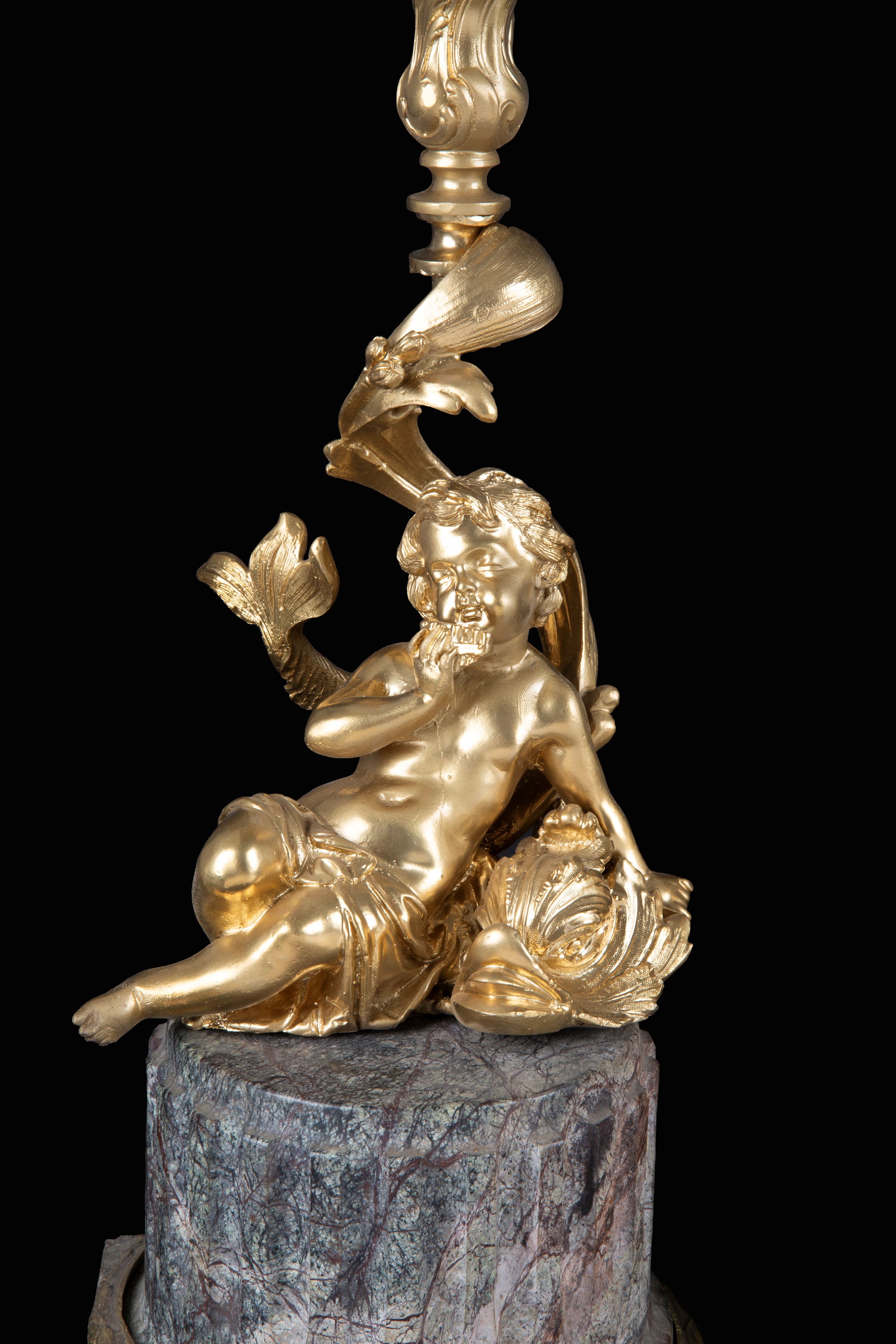 Quattro candelieri, bronzo dorato con putti musicanti e basi in marmo grigio