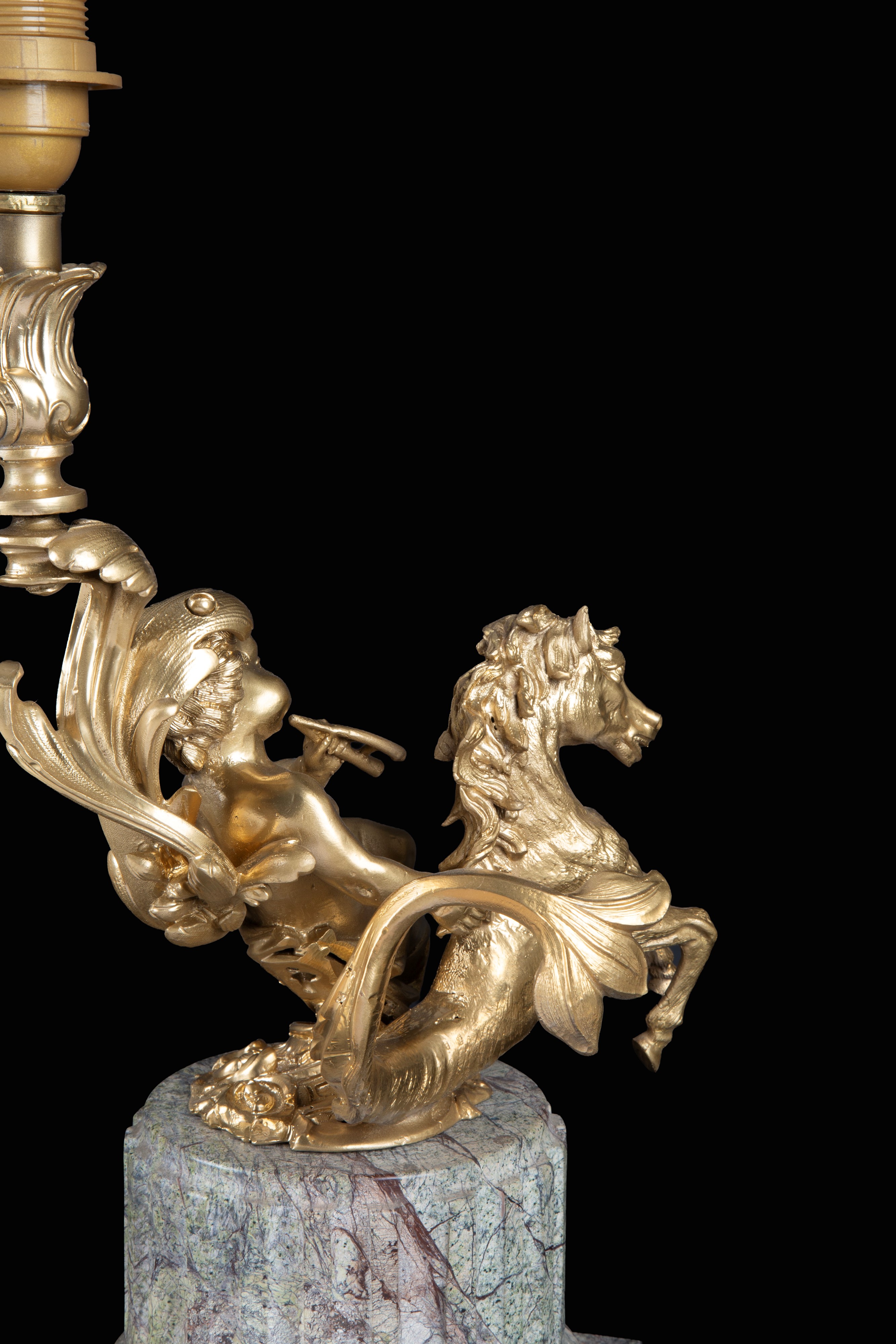 Quattro candelieri, bronzo dorato con putti musicanti e basi in marmo grigio