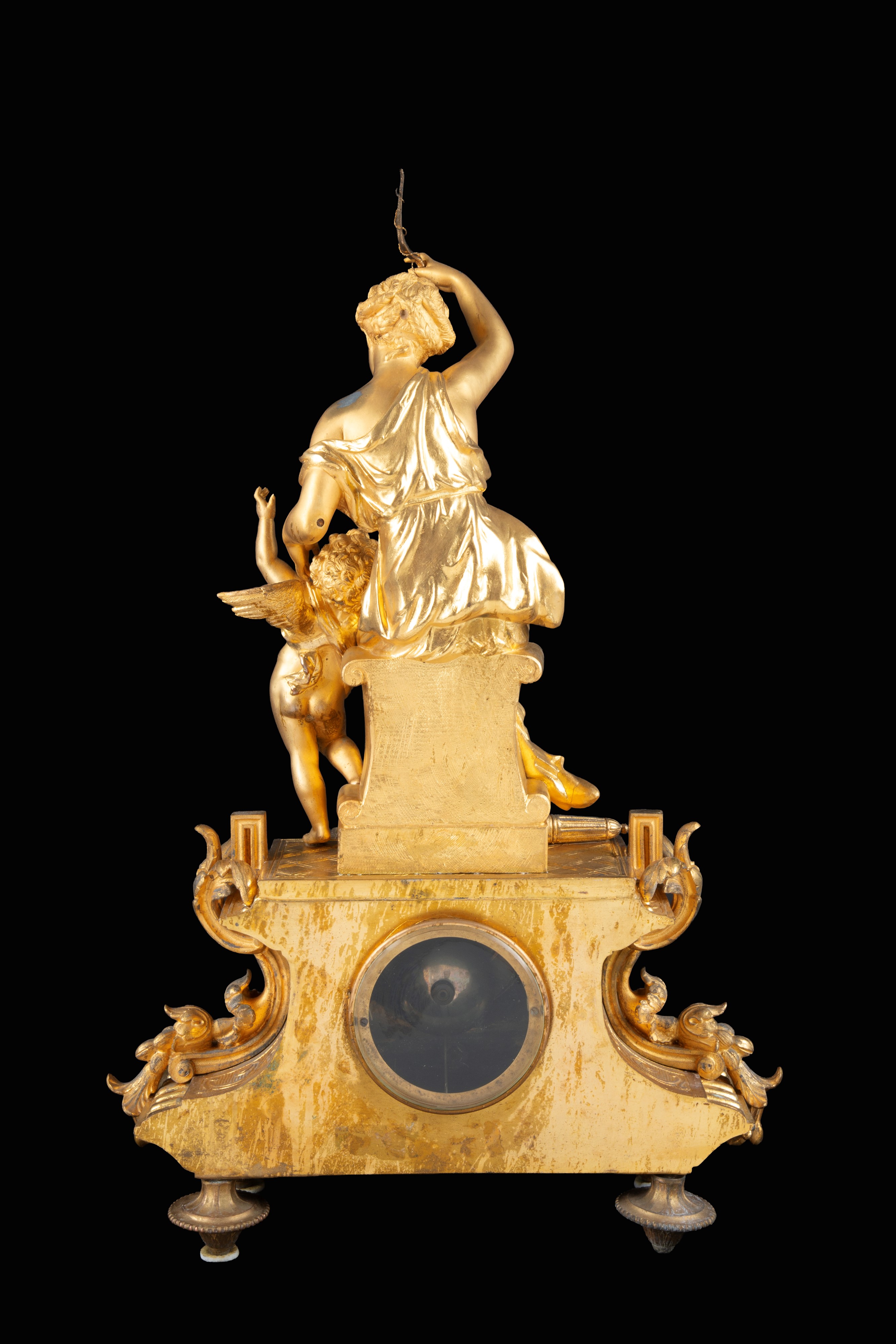 Orologio da parete in bronzo cesellato e dorato, Diana cacciatrice e putto alato