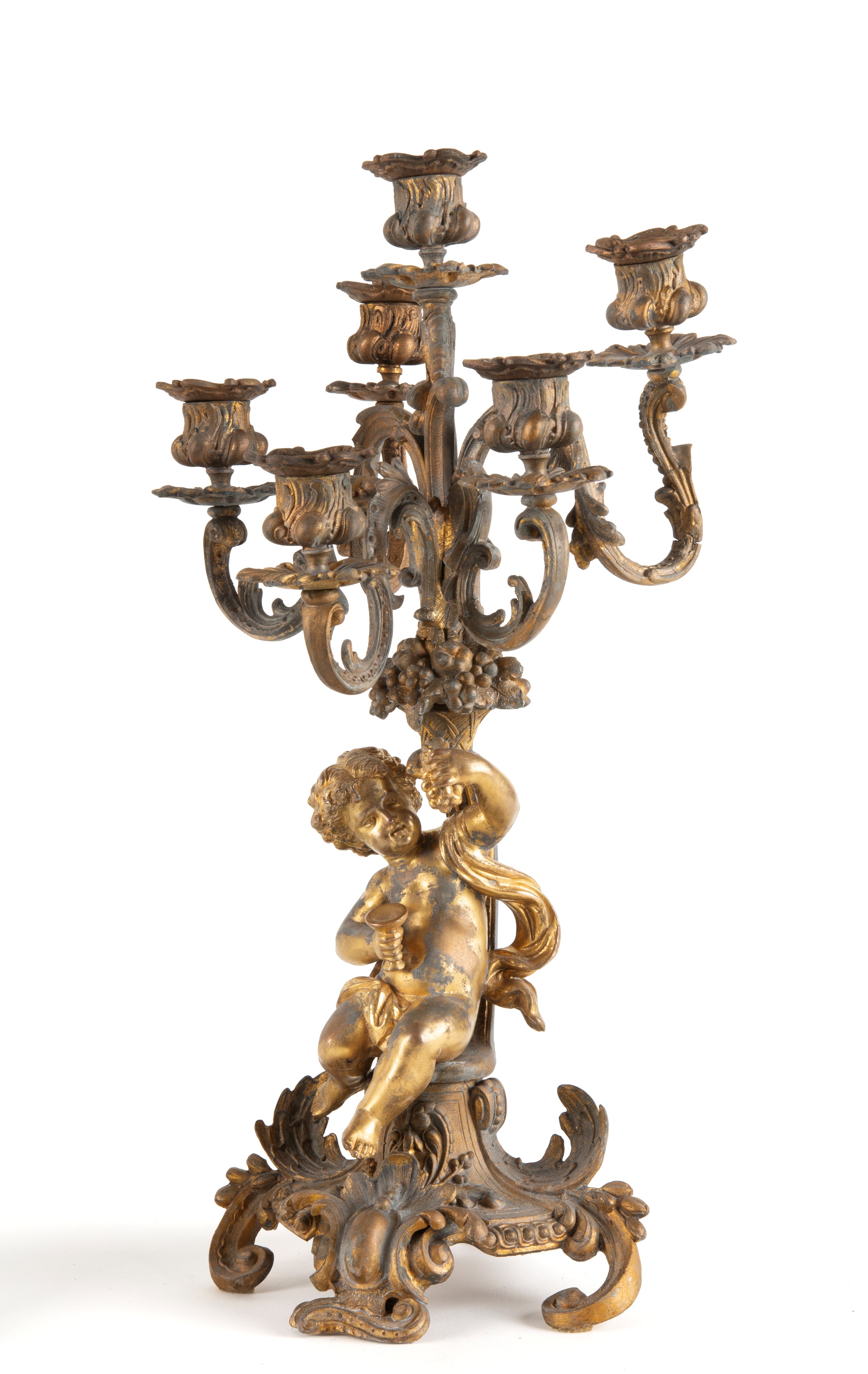 Coppia di candelabri a sei fiamme, bronzo dorato con putti musicanti (fine XIX secolo)