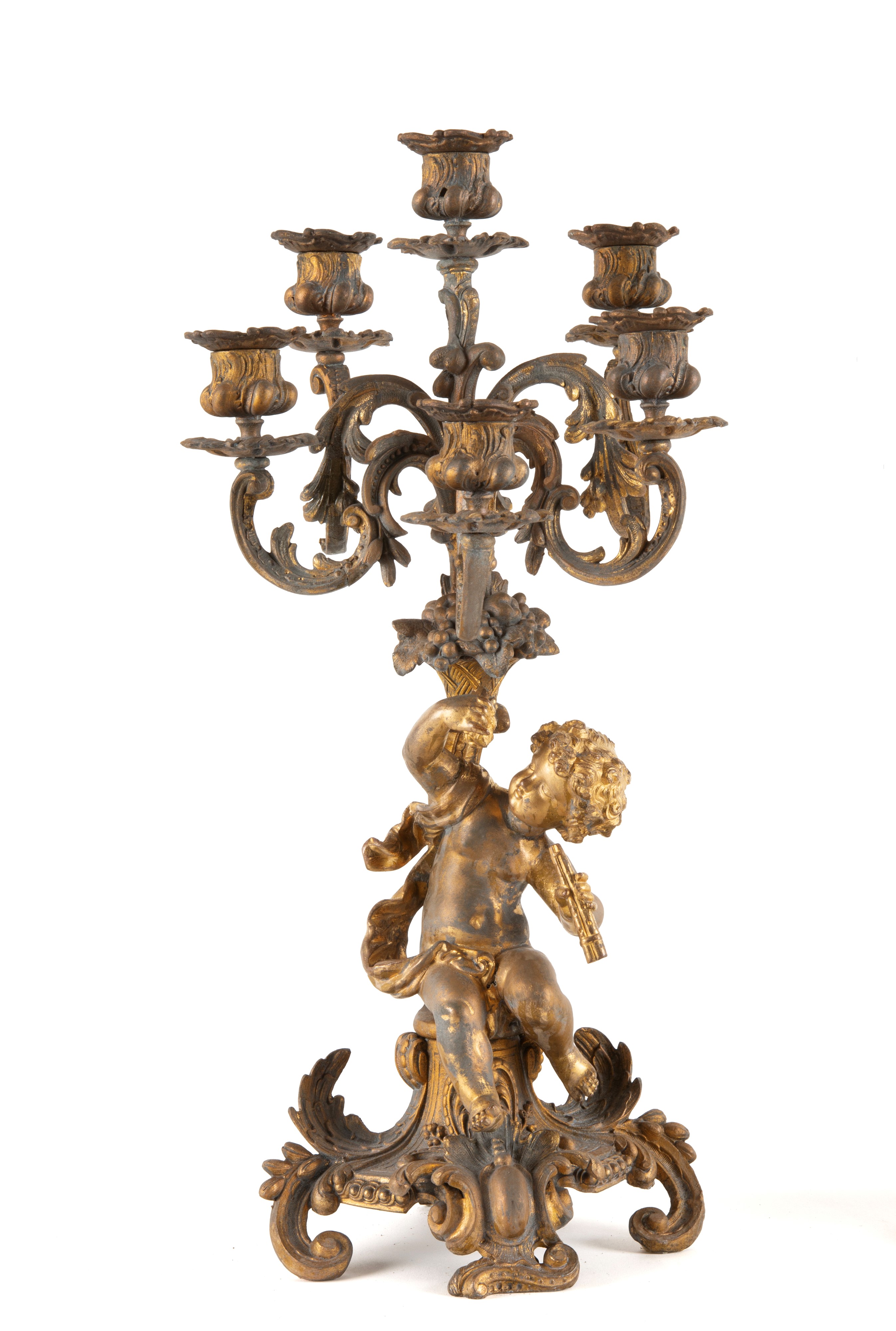 Coppia di candelabri a sei fiamme, bronzo dorato con putti musicanti (fine XIX secolo)