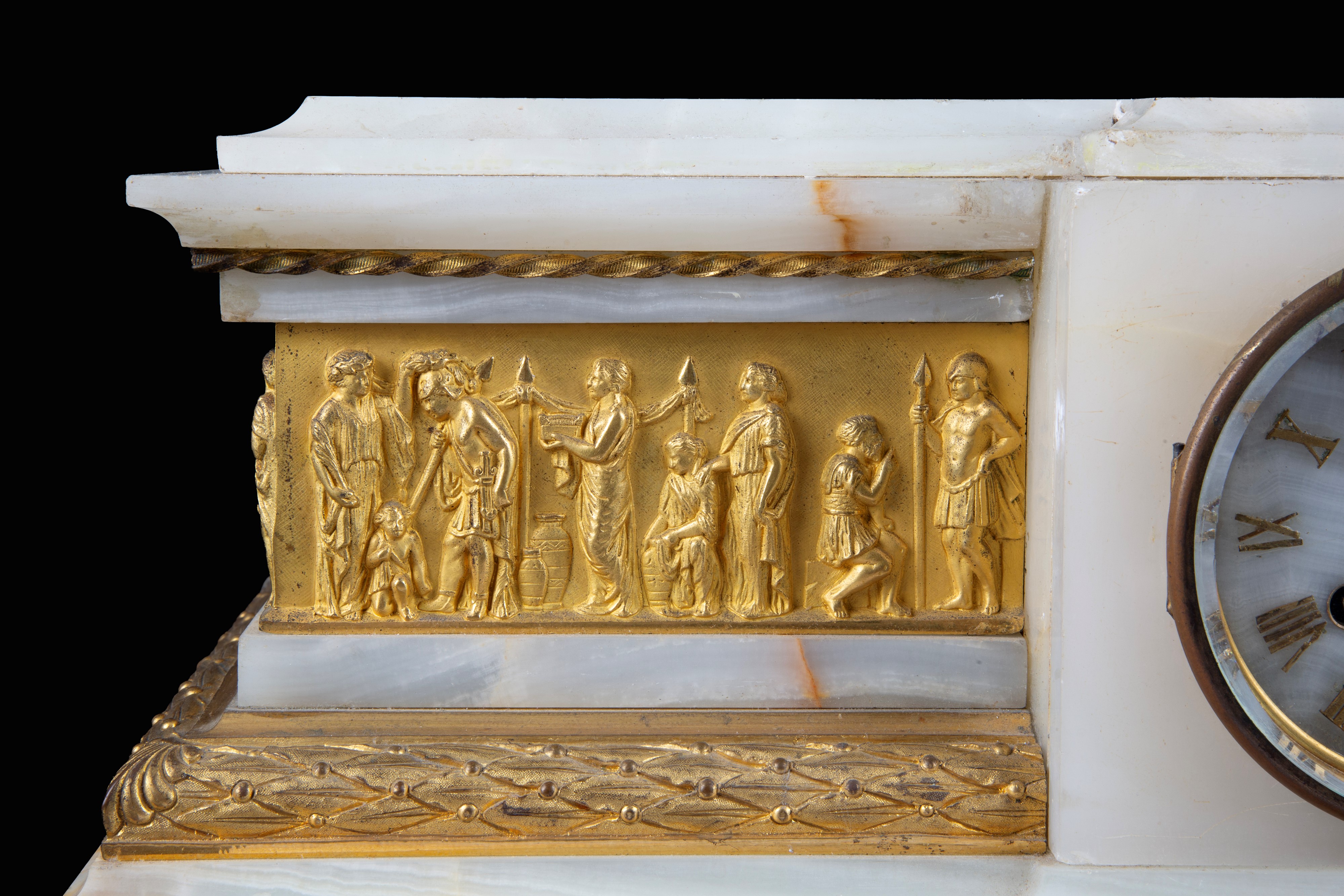 Orologio in onice e bronzo cesellato e dorato, quadrante con numeri romani (XIX secolo)