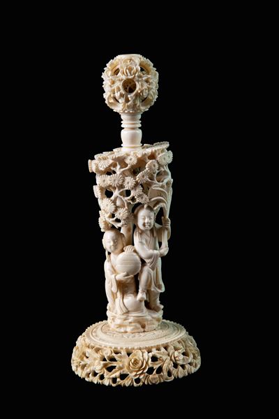 Cina, Dinastia Qing, Colonna con puzzle ball, scultura in avorio