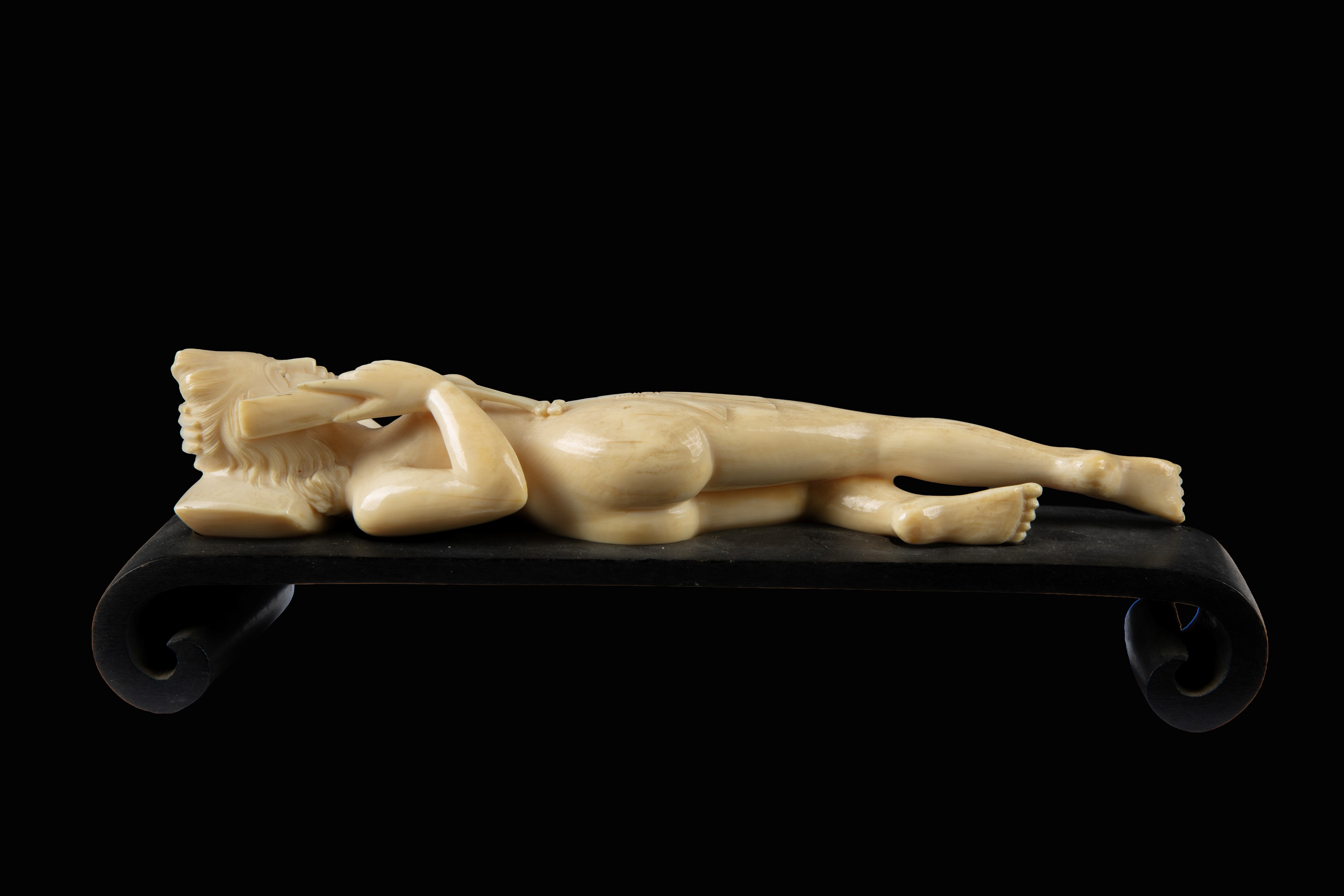 Scultura in avorio, Figura femminile sdraiata, Dinastia Qing (Cina)