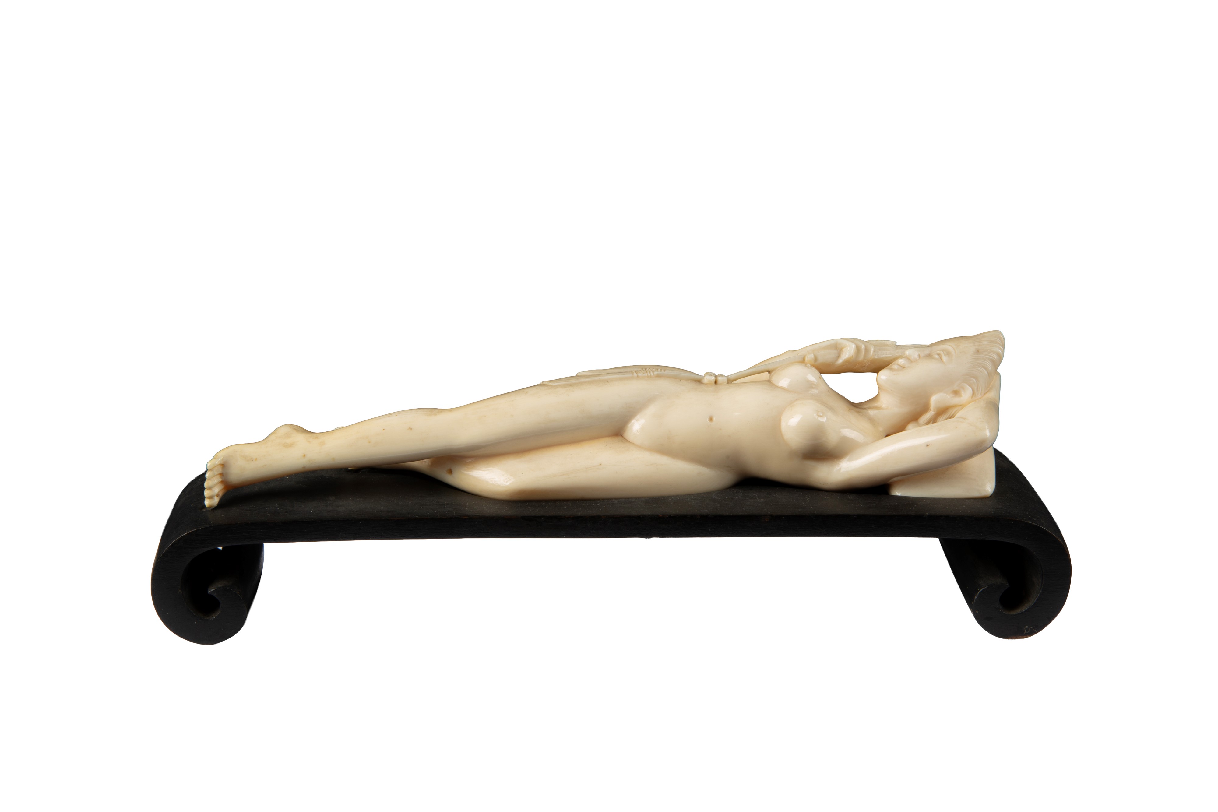 Scultura in avorio, Figura femminile sdraiata, Dinastia Qing (Cina)