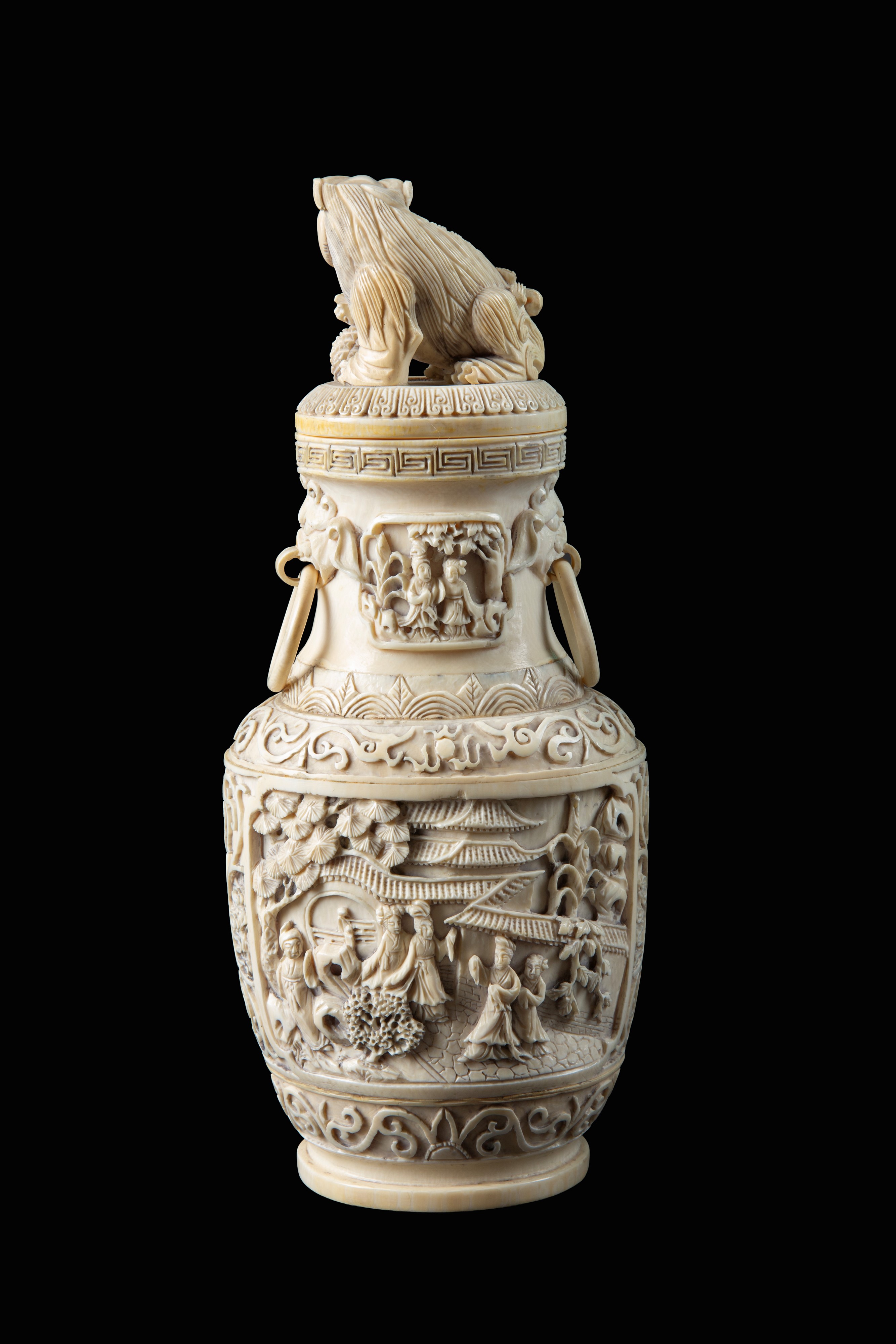 Cina, Incensiere in avorio con coperchio decorato e anse con anelli mobili (Dinastia Qing)