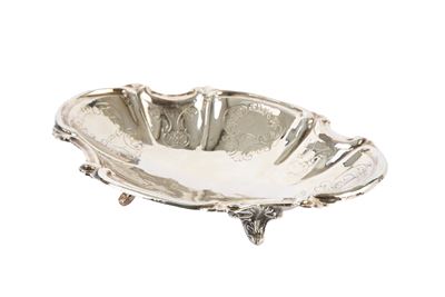Alzatina in argento 800, sbalzata e cesellata, XX secolo