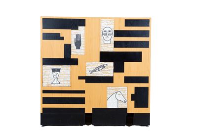 Scacco al re, mobile scultura in legno e mosaici