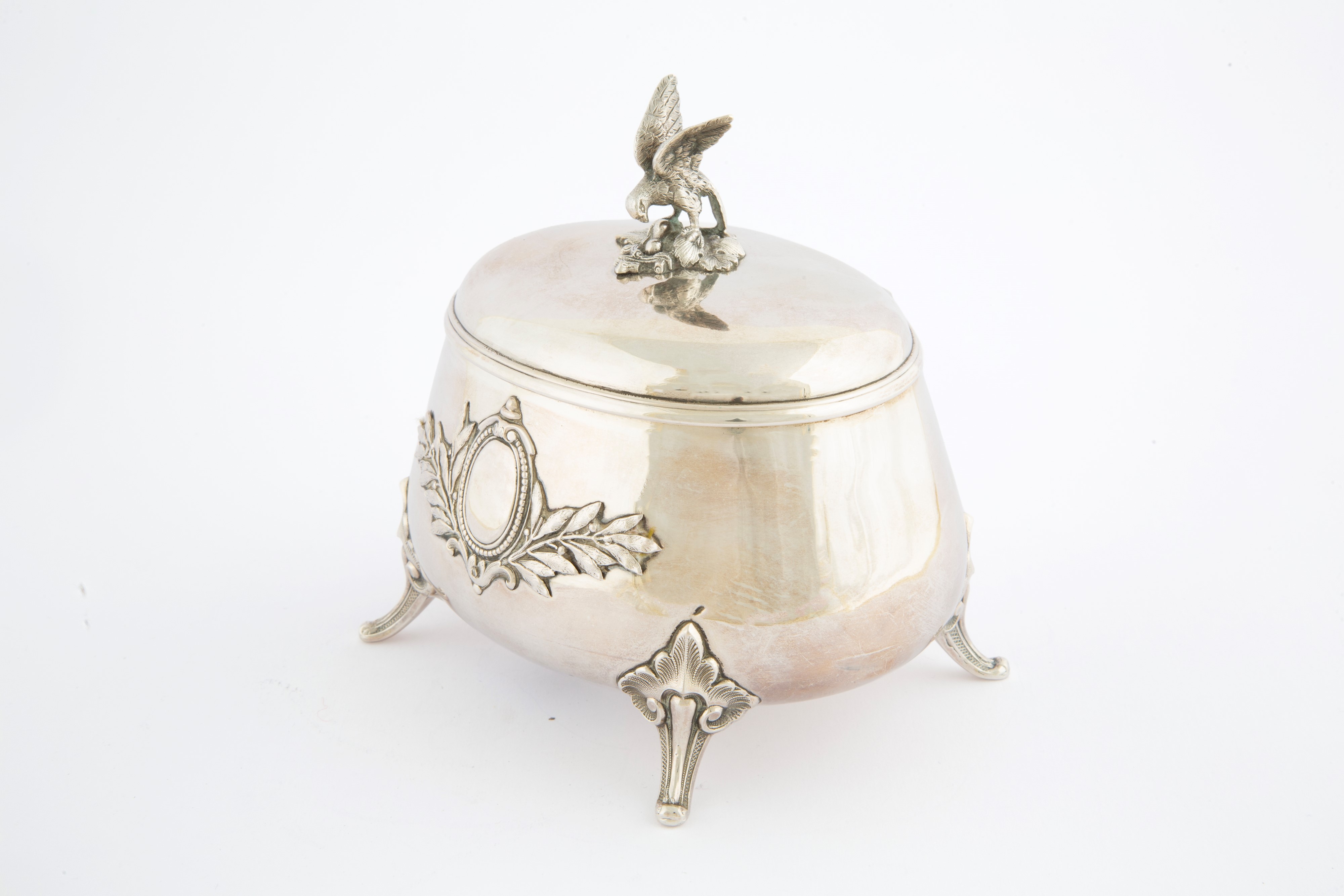 Argentiere J.J. Keith, Porta bon bon in argento 800 sbalzato, cesellato e dorato (Londra, 1847 ci...