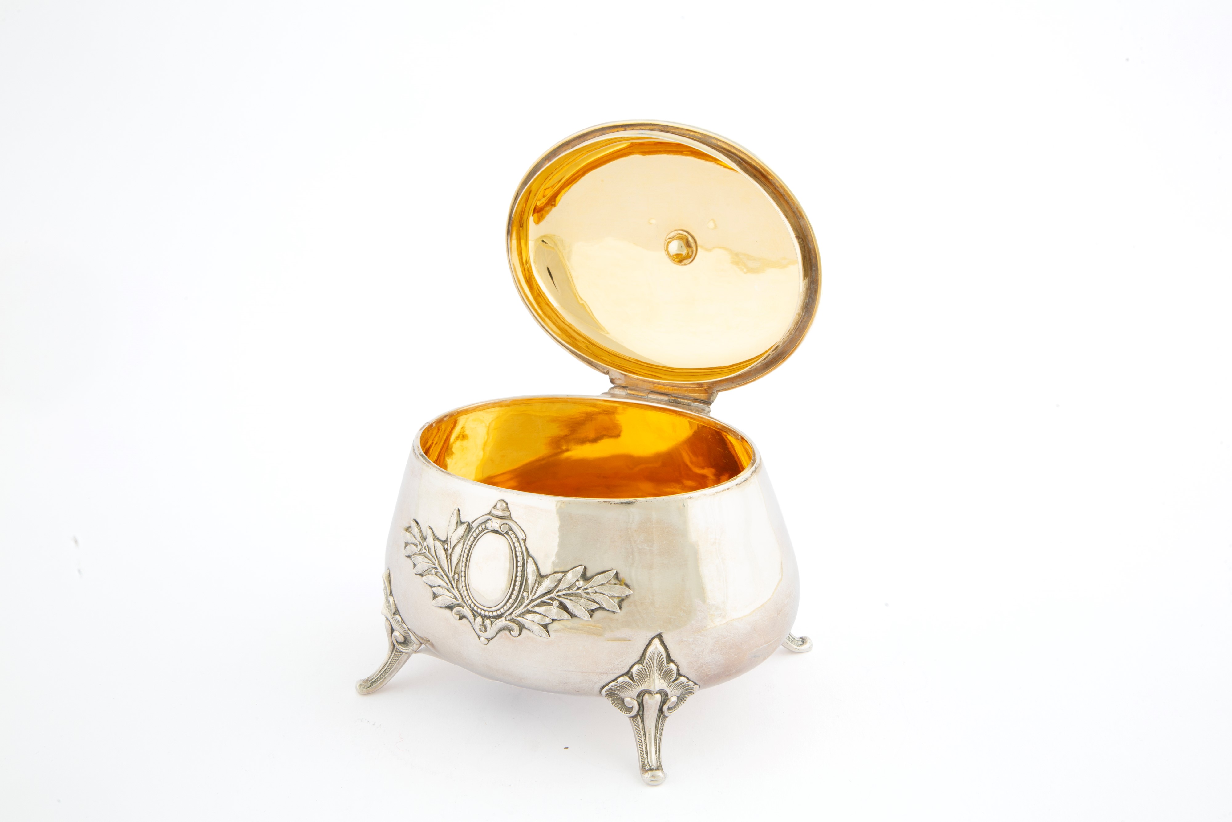 Argentiere J.J. Keith, Porta bon bon in argento 800 sbalzato, cesellato e dorato (Londra, 1847 ci...