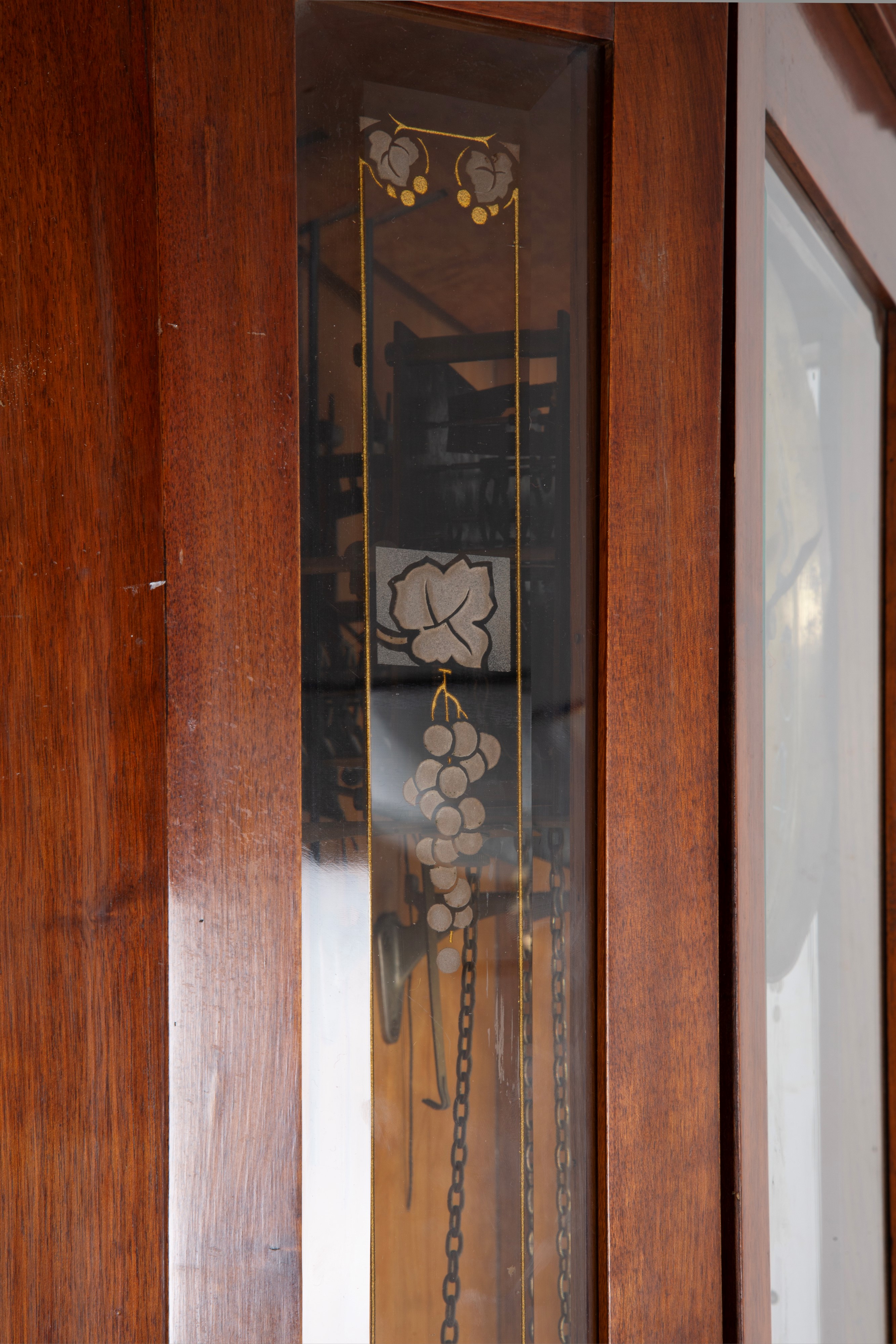 Orologio a torre, legno e vetro molato a tralci d’uva, fine XIX secolo