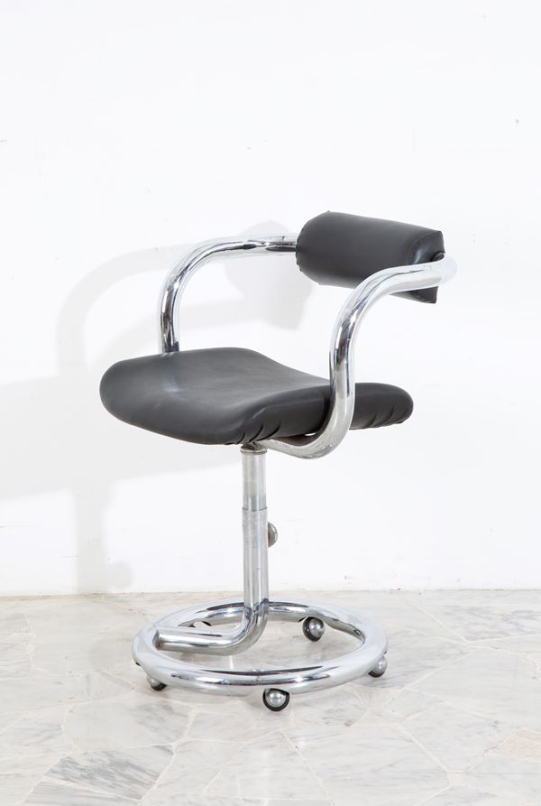 Adjustable armchair 