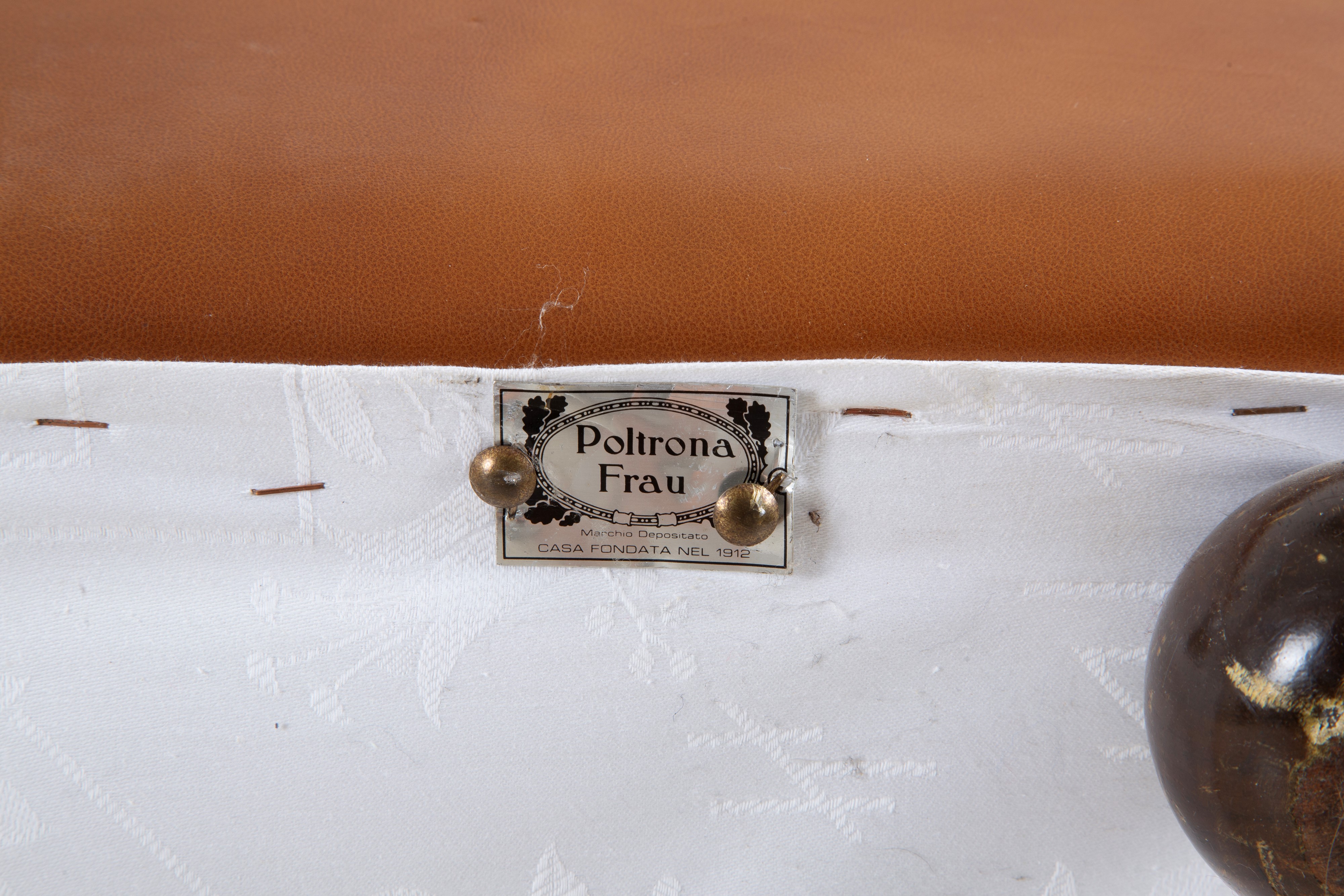 Poltrona Frau, Divano modello Poppy in legno e pelle (anni '80)