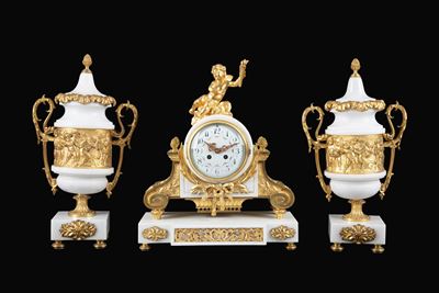 Trittico, orologio e coppia di vasi, marmo di Carrara e bronzo dorato