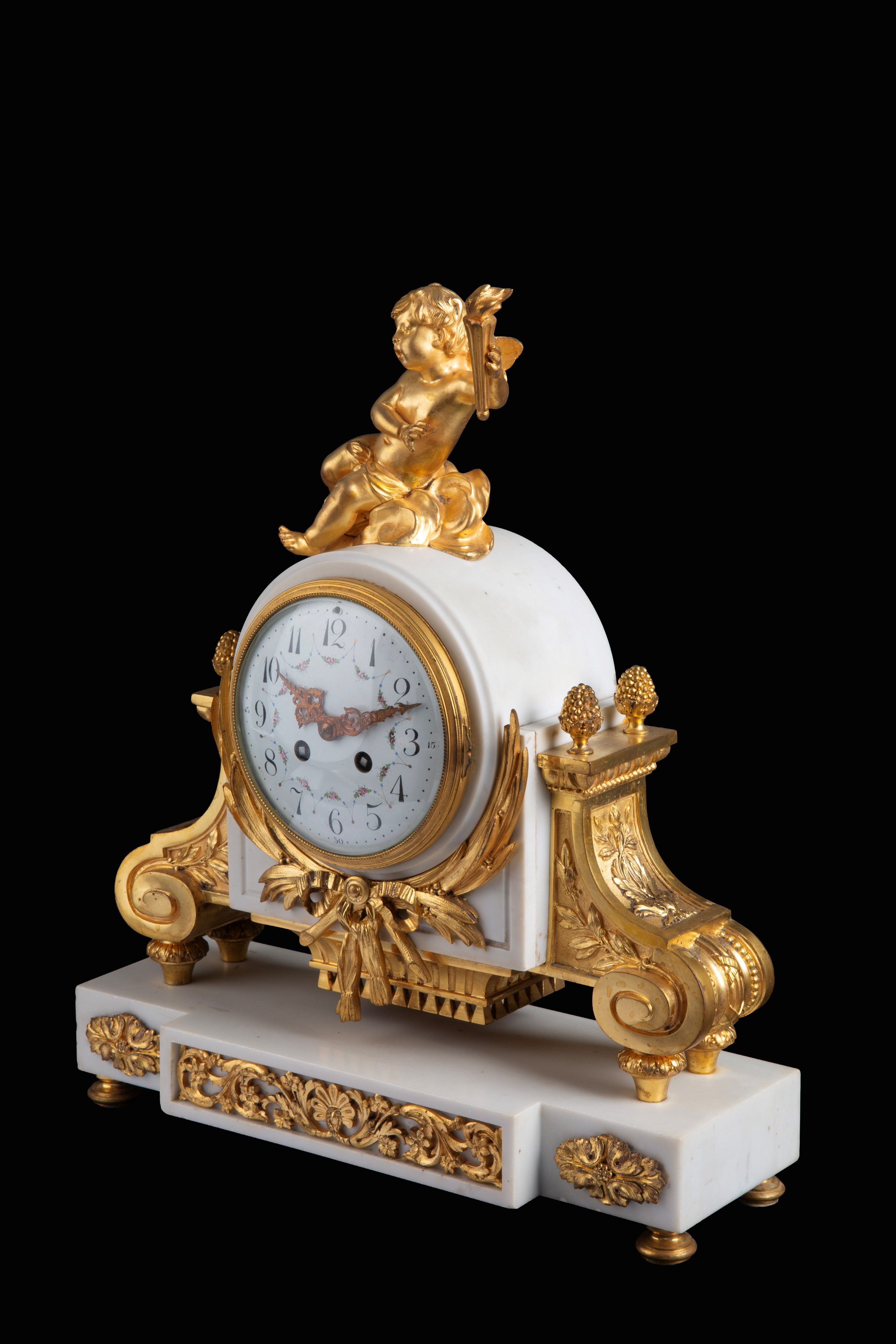 Trittico, orologio e coppia di vasi, marmo di Carrara e bronzo dorato