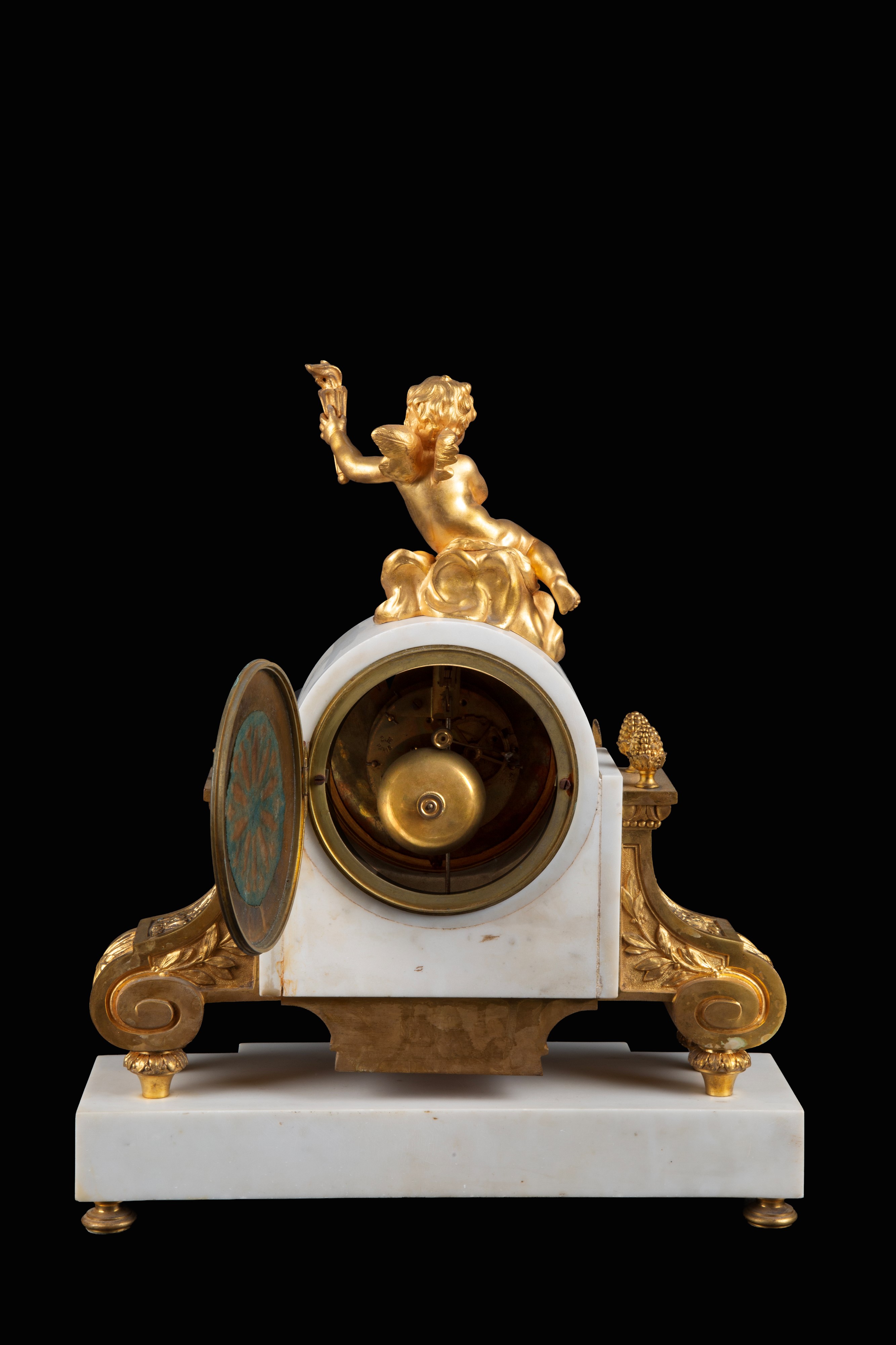 Trittico, orologio e coppia di vasi, marmo di Carrara e bronzo dorato