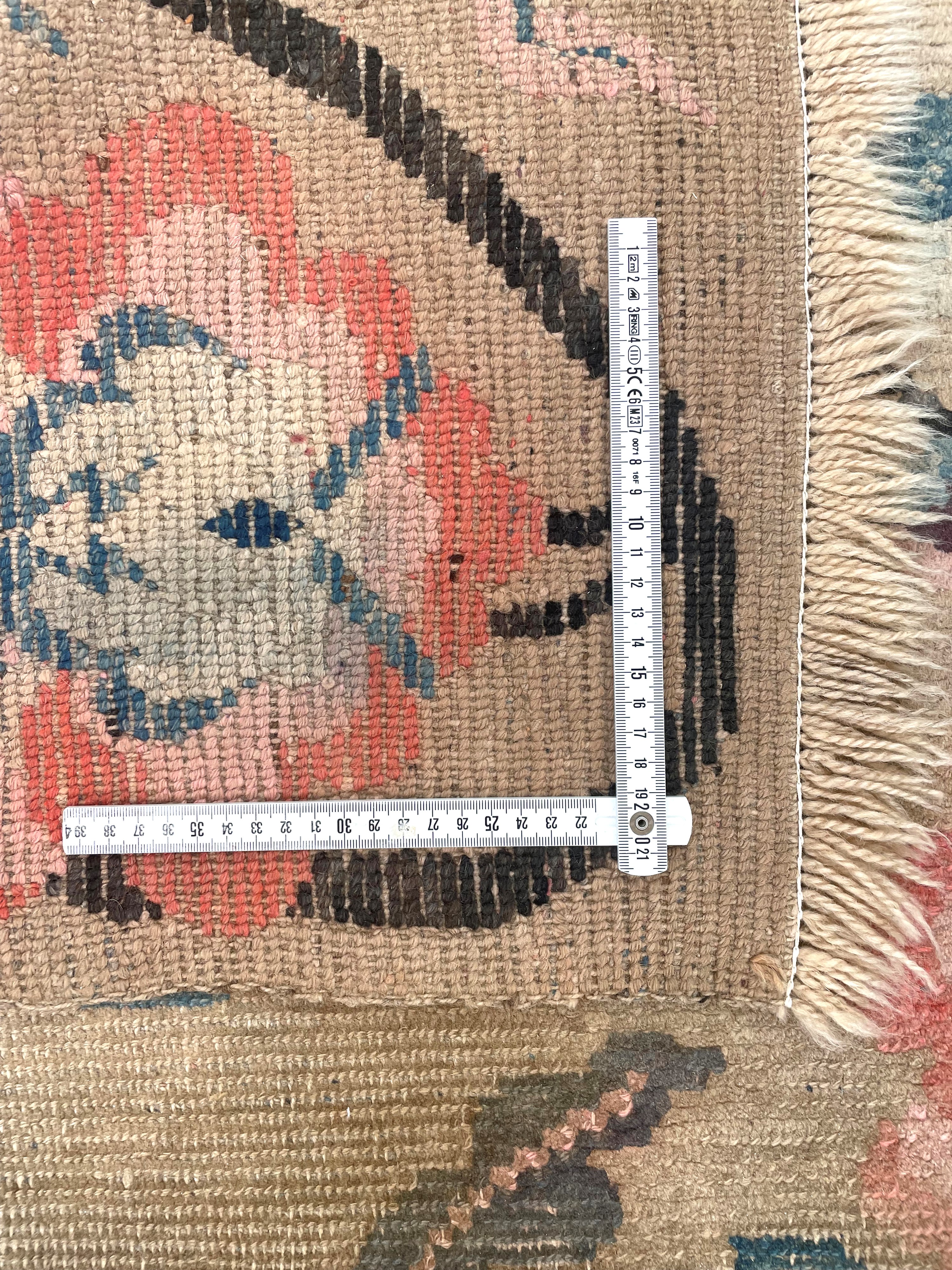 Tappeto tibetano, inizi XX secolo, dimensioni ca. 193x102 cm