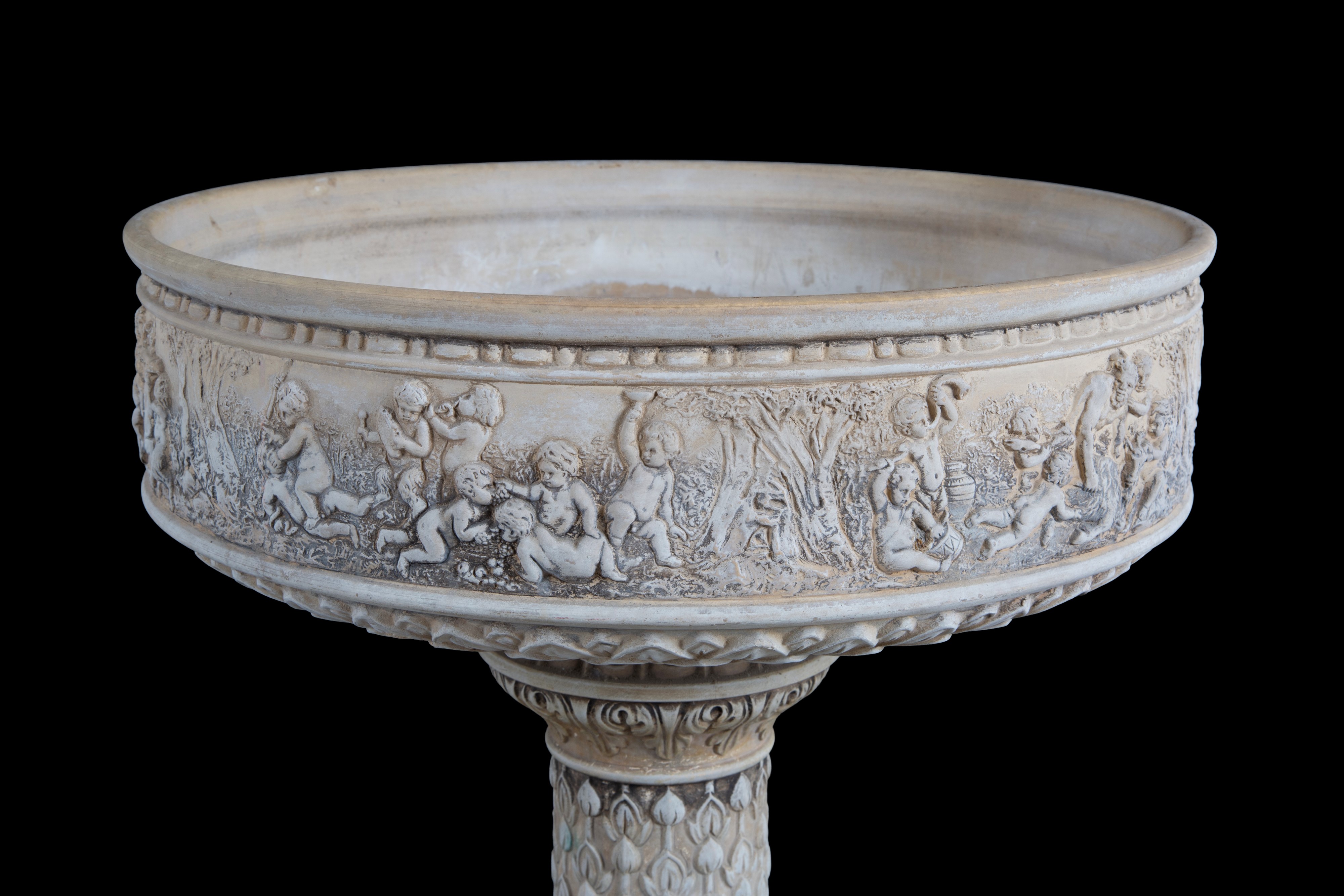 Colonna con bacile, decorazione in stile terra di Signa, XX secolo