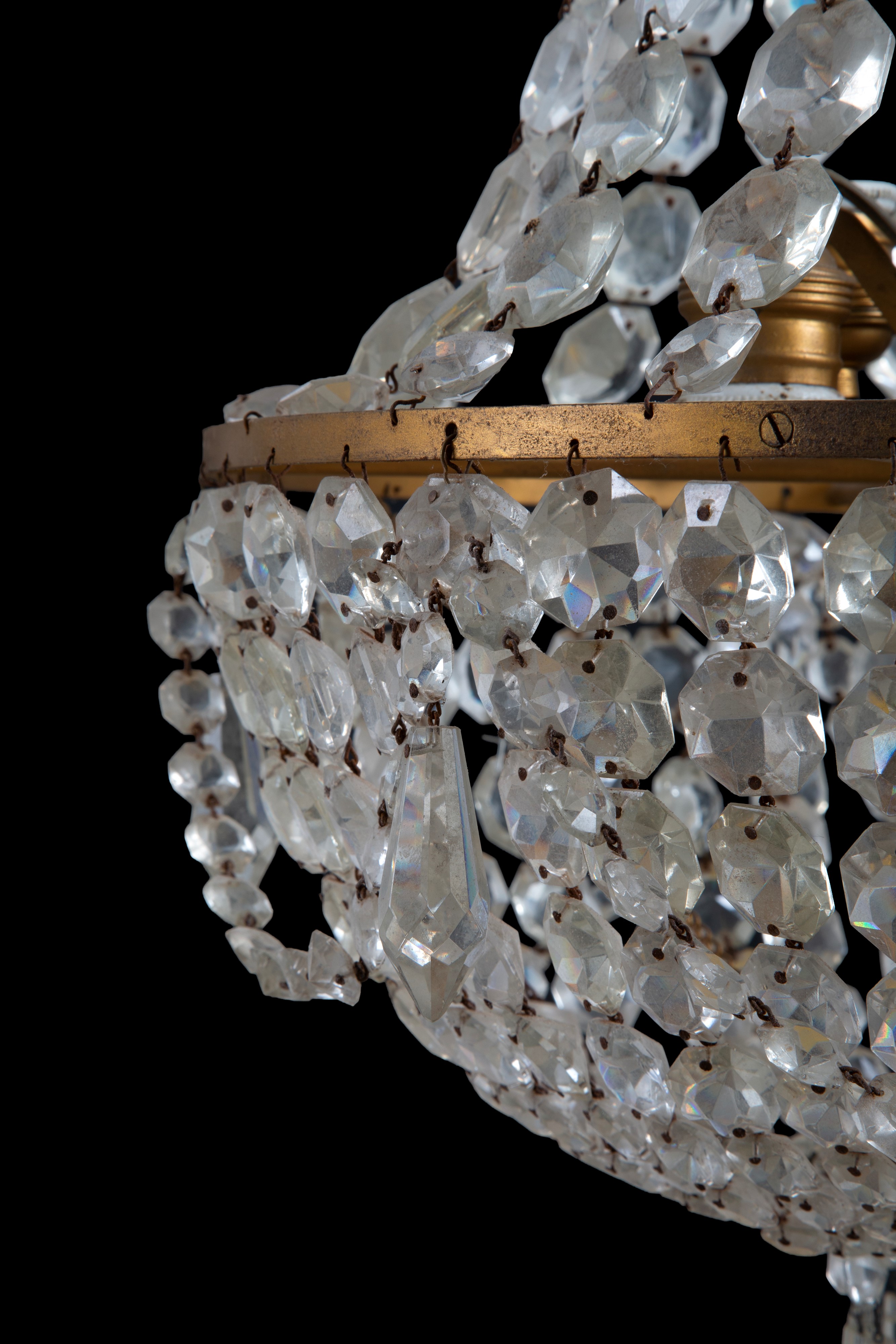 Lampadario a mongolfiera, sette luci, ottone e vetro (XIX secolo)