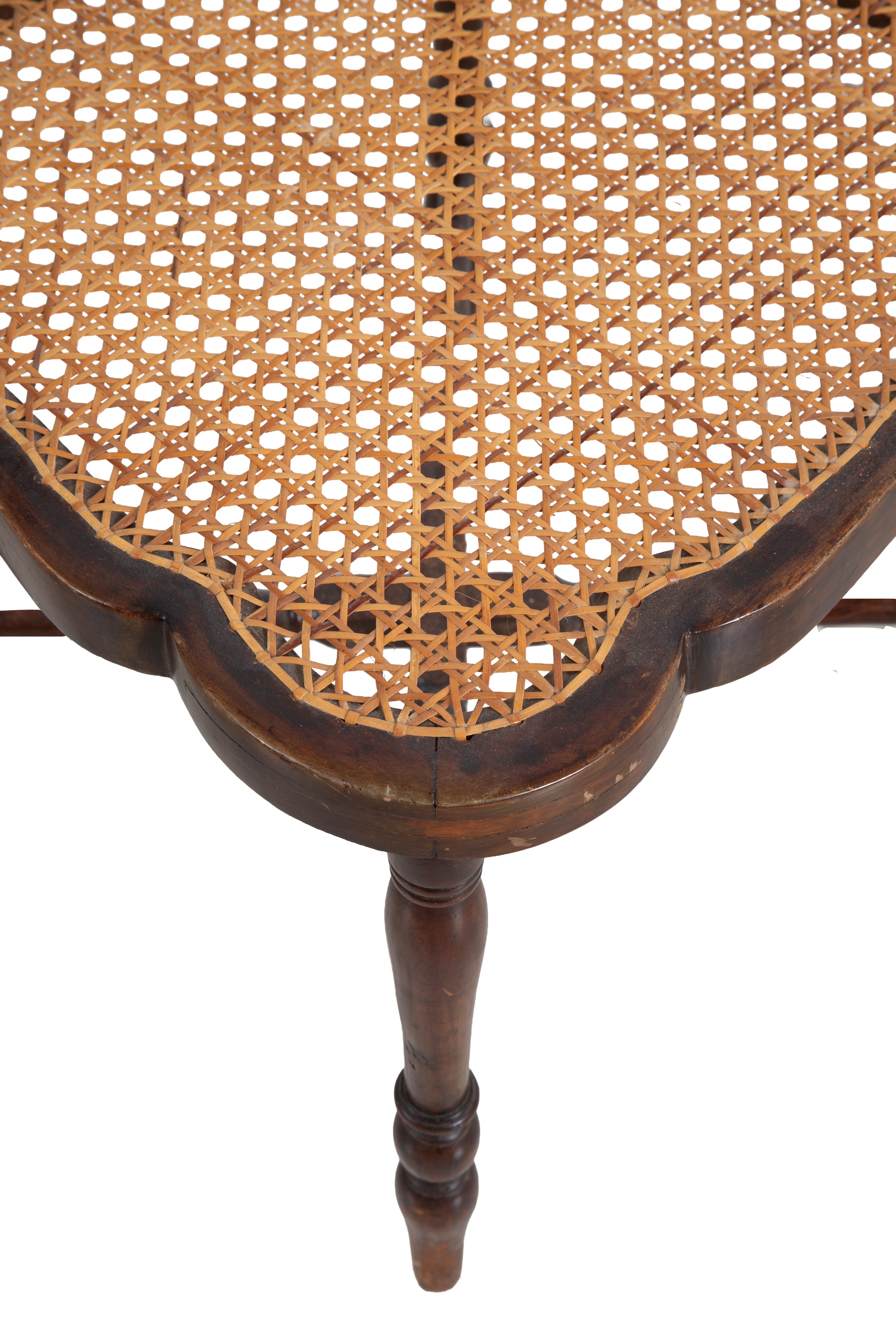 Adolf Loos - Poltroncina angolare in legno con seduta in paglia di Vienna