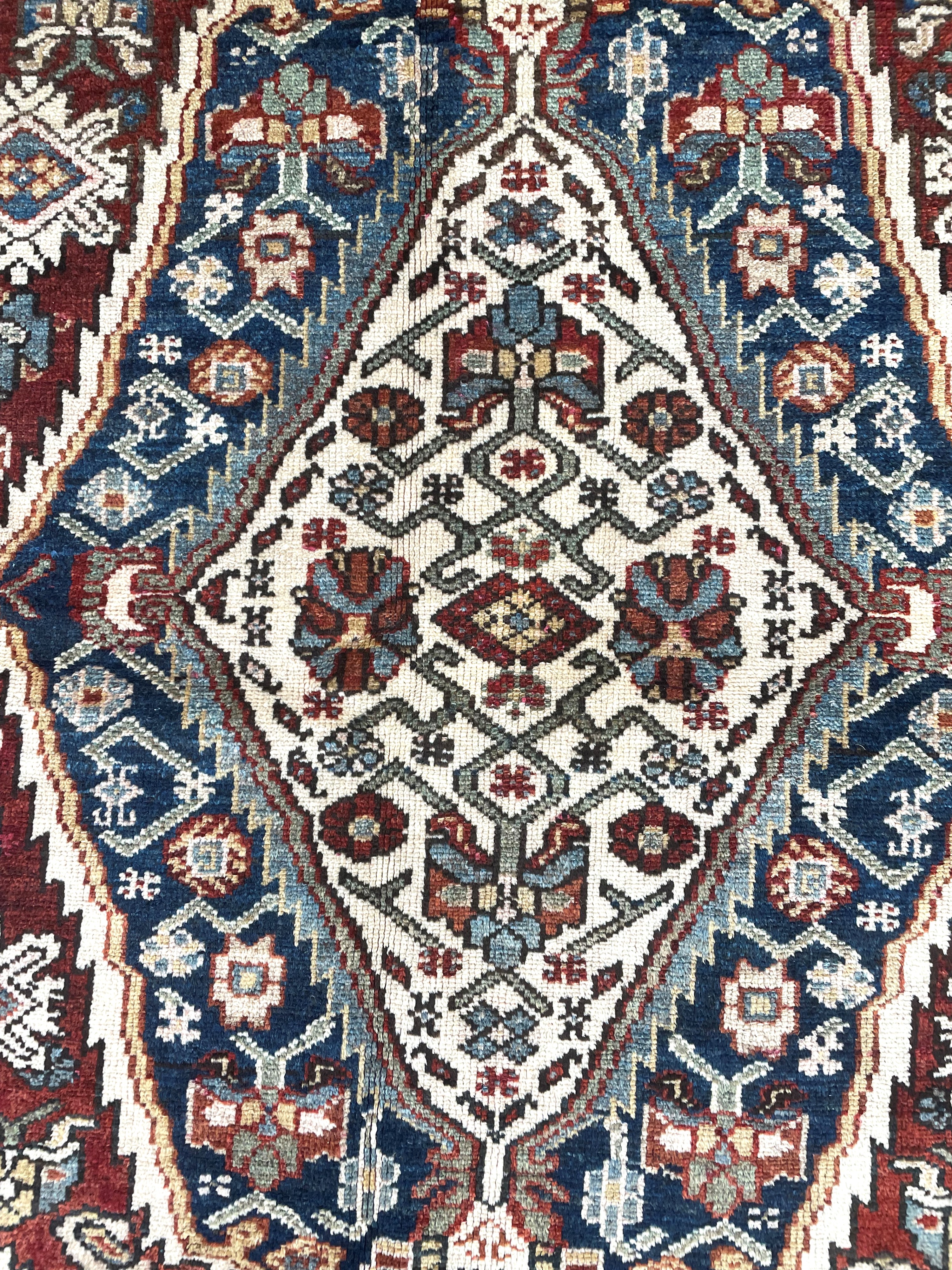 Tappeto Mishan, Persia, circa 1900, dimensioni 223x128 cm circa