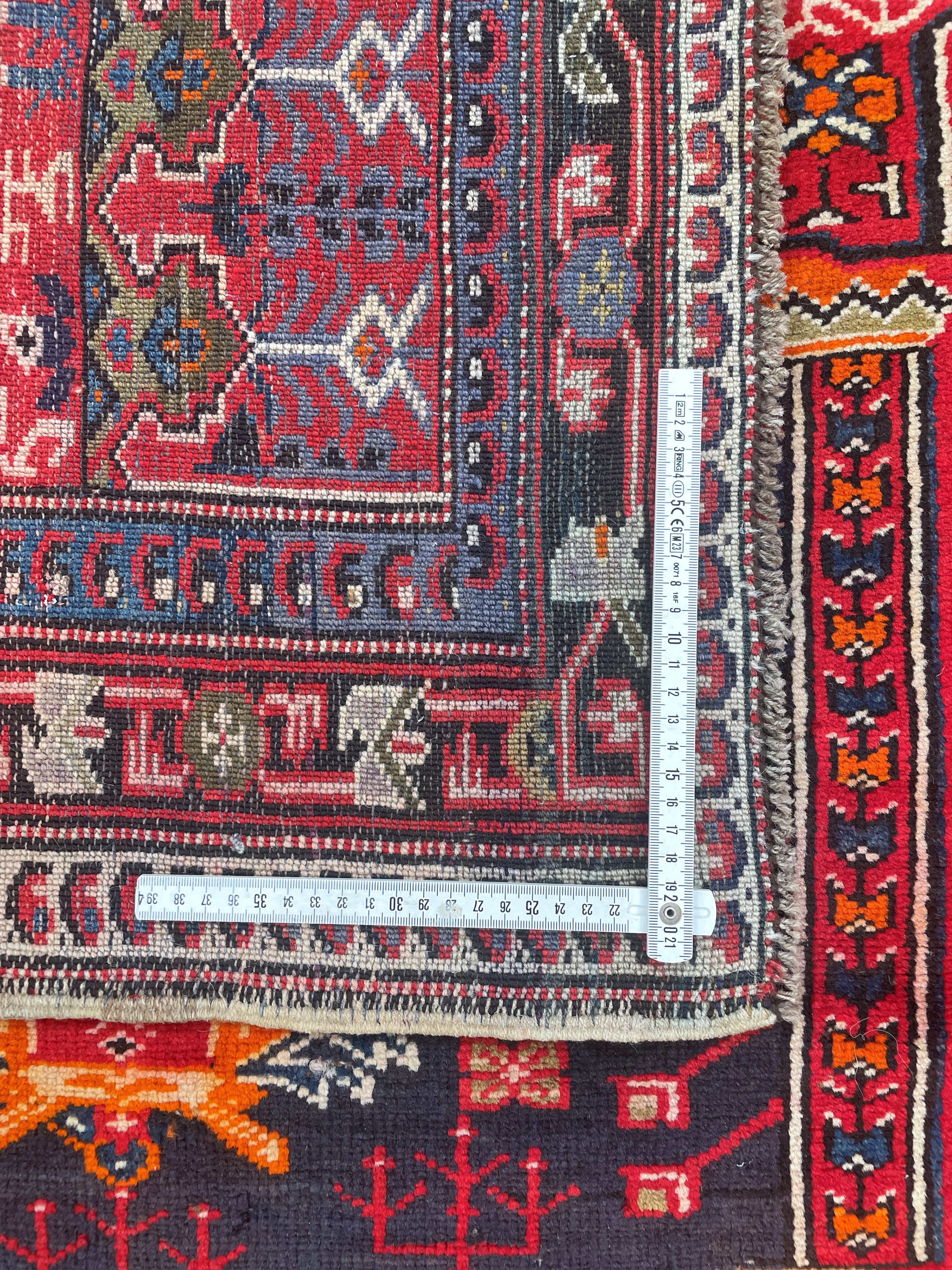 Tappeto in stile Kula (Anatolia occidentale), inizio XX secolo, 150 x 104 cm ca.