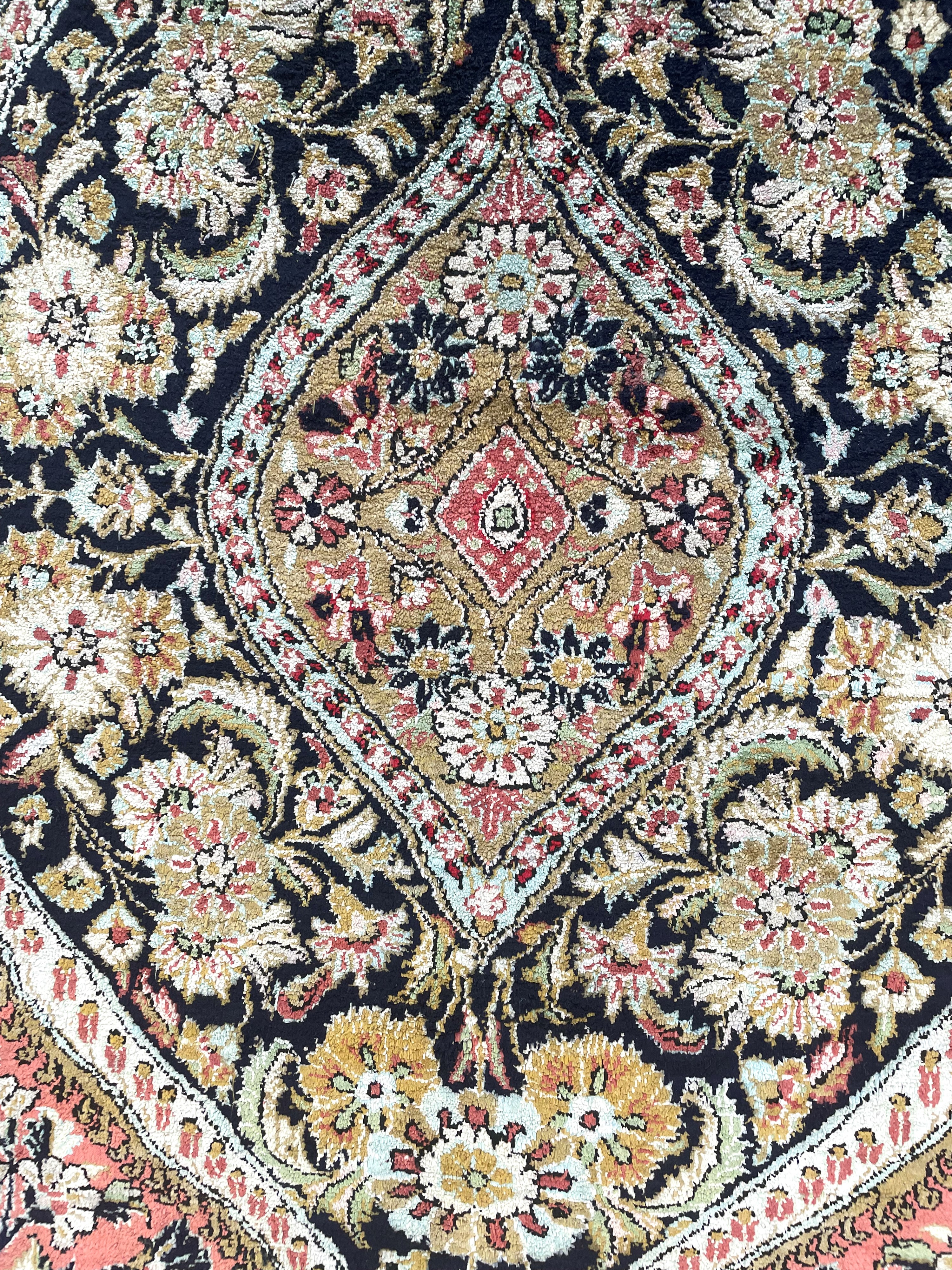Tappeto Qum in seta, Persia, metà XX secolo