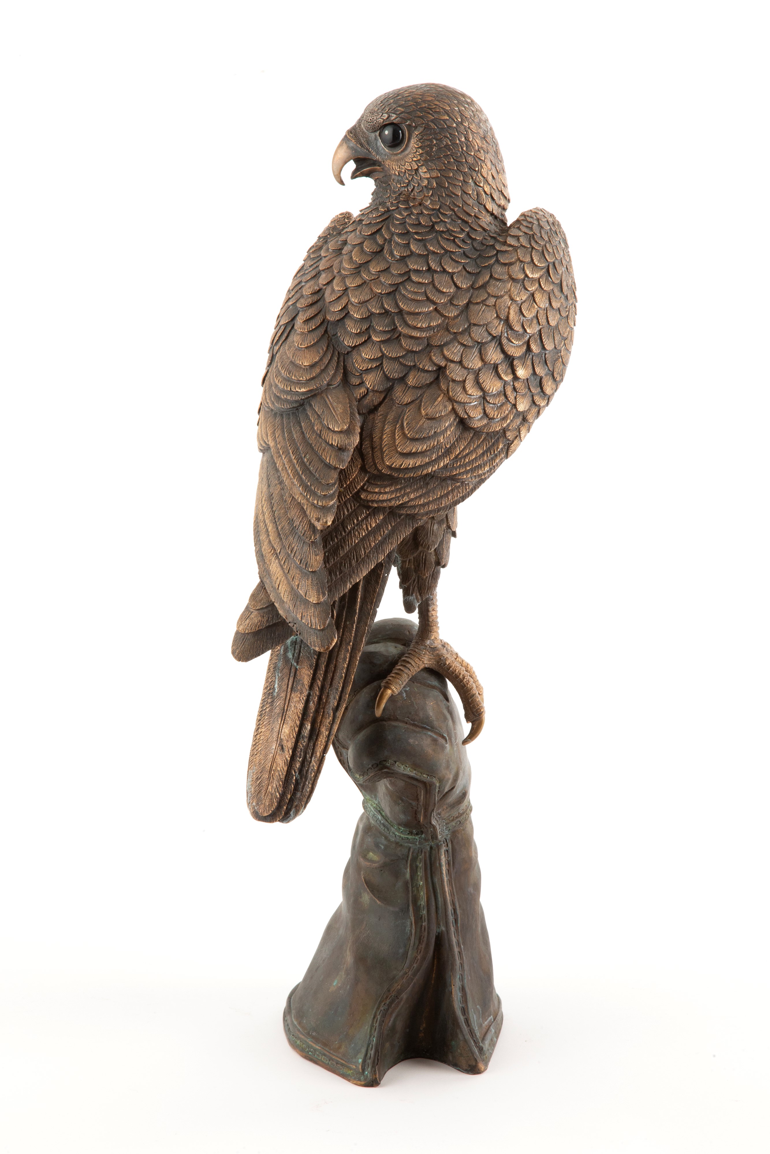 Scultura “Falco su guanto da falconiere”, bronzo cesellato, XX secolo